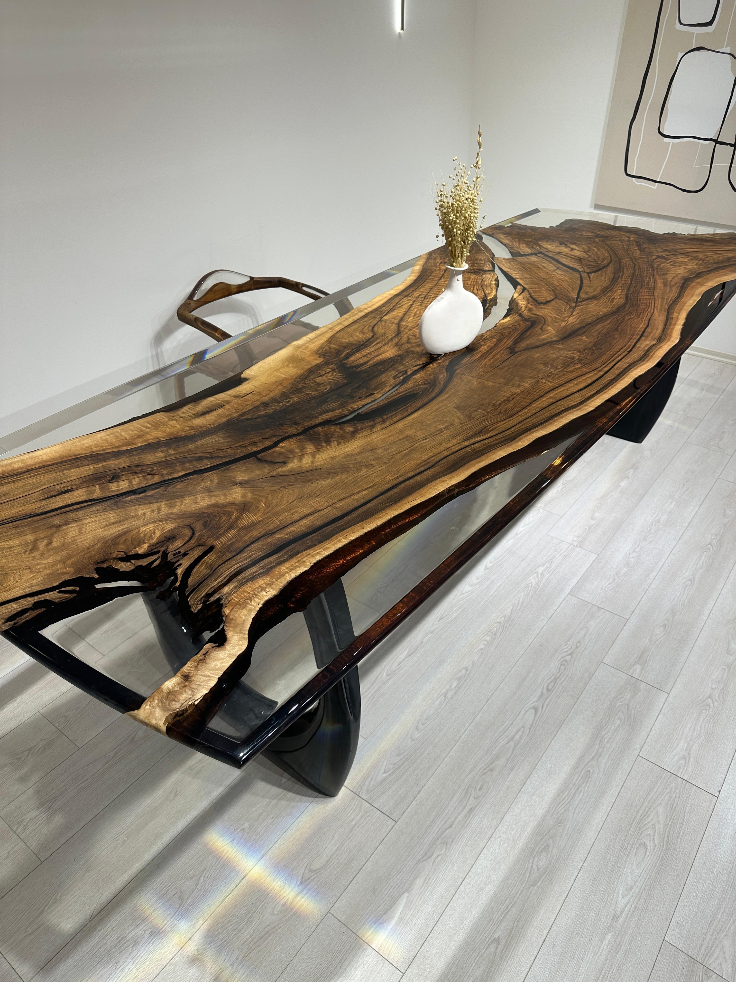 Table en noyer - Table de salle à manger en résine époxy en noyer transparent en une seule pièce en vente 1