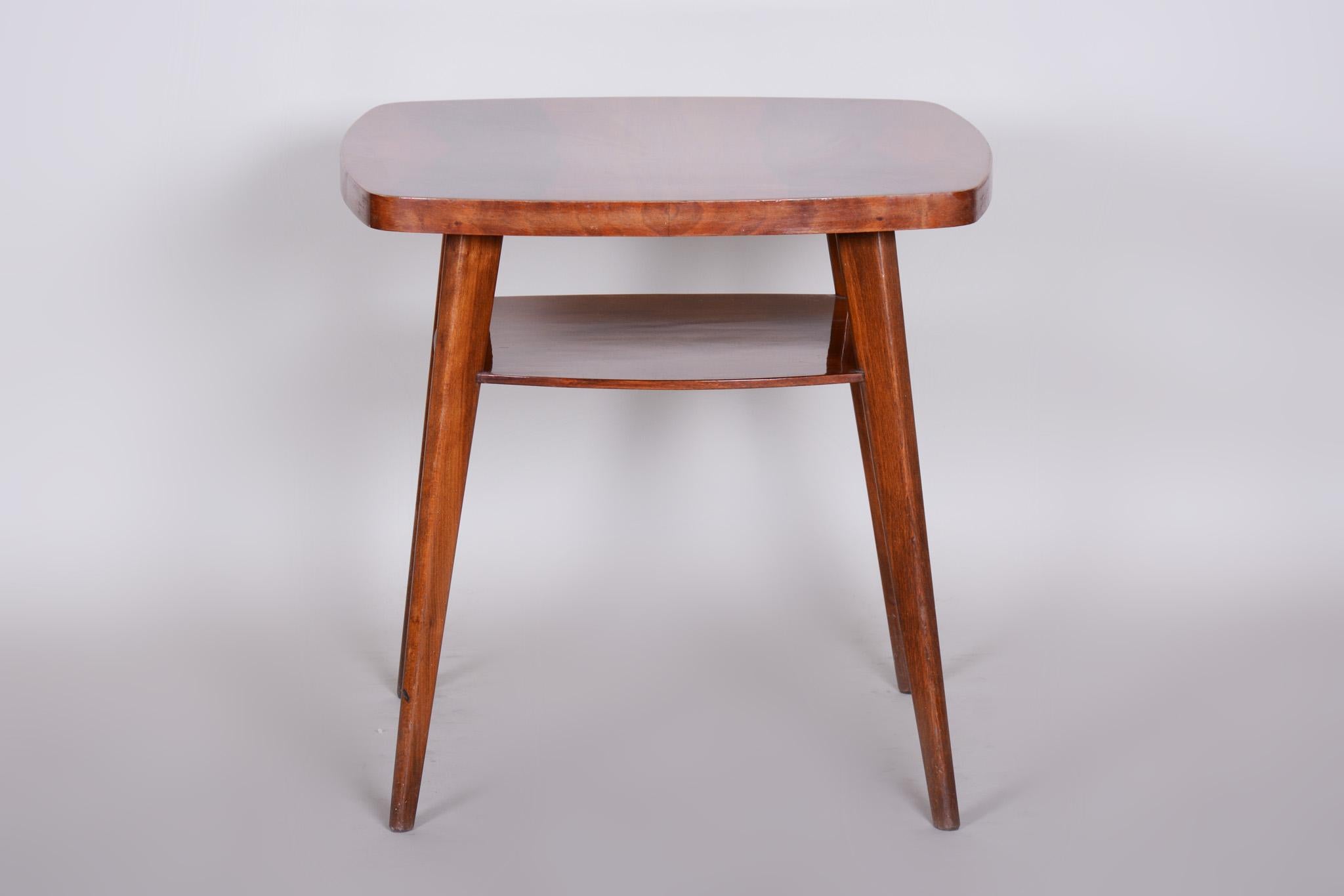 Small table, made in Czechia
Czech Mid-Century Modern 
Material: Walnut
Period: 1950-1959.