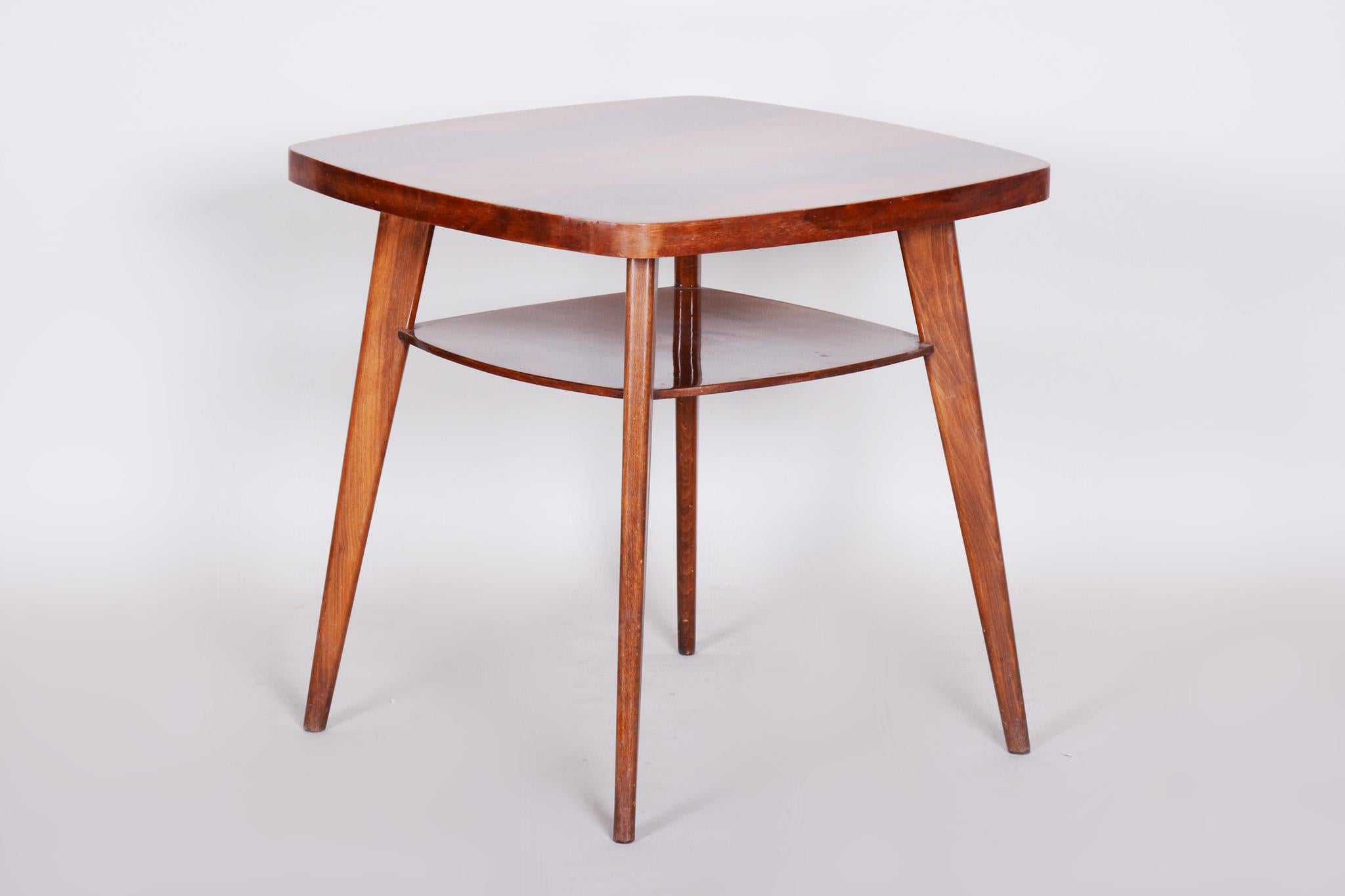 Walnut Table, Czech Midcentury, Preserved Original Condition, 1950s In Good Condition For Sale In Horomerice, CZ