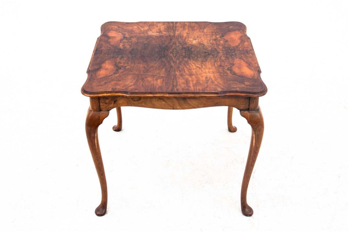 Walnut table, France, around 1900. For Sale 2
