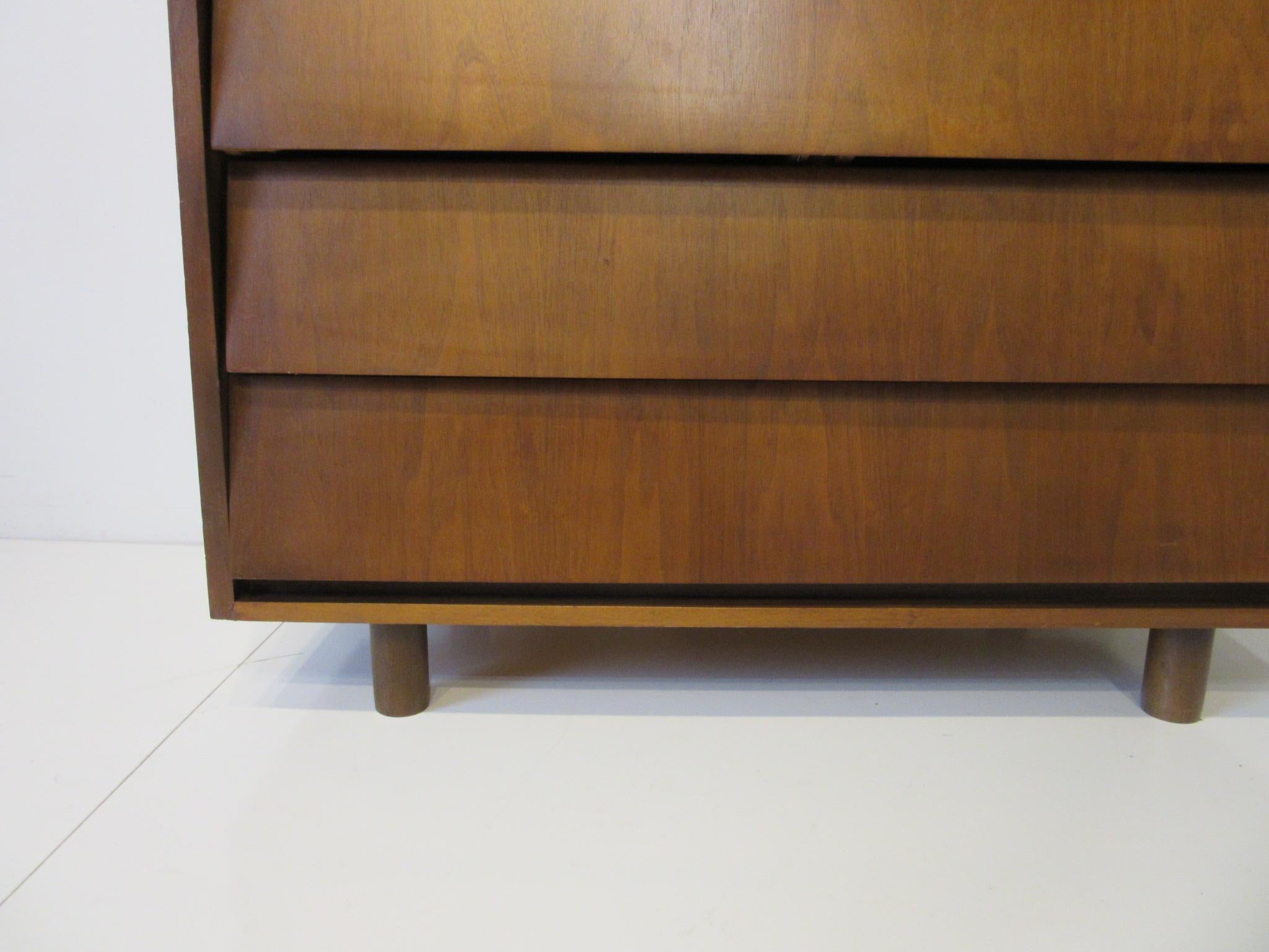 Walnut Tall Dresser/ Chest in the Style of Knoll In Good Condition In Cincinnati, OH
