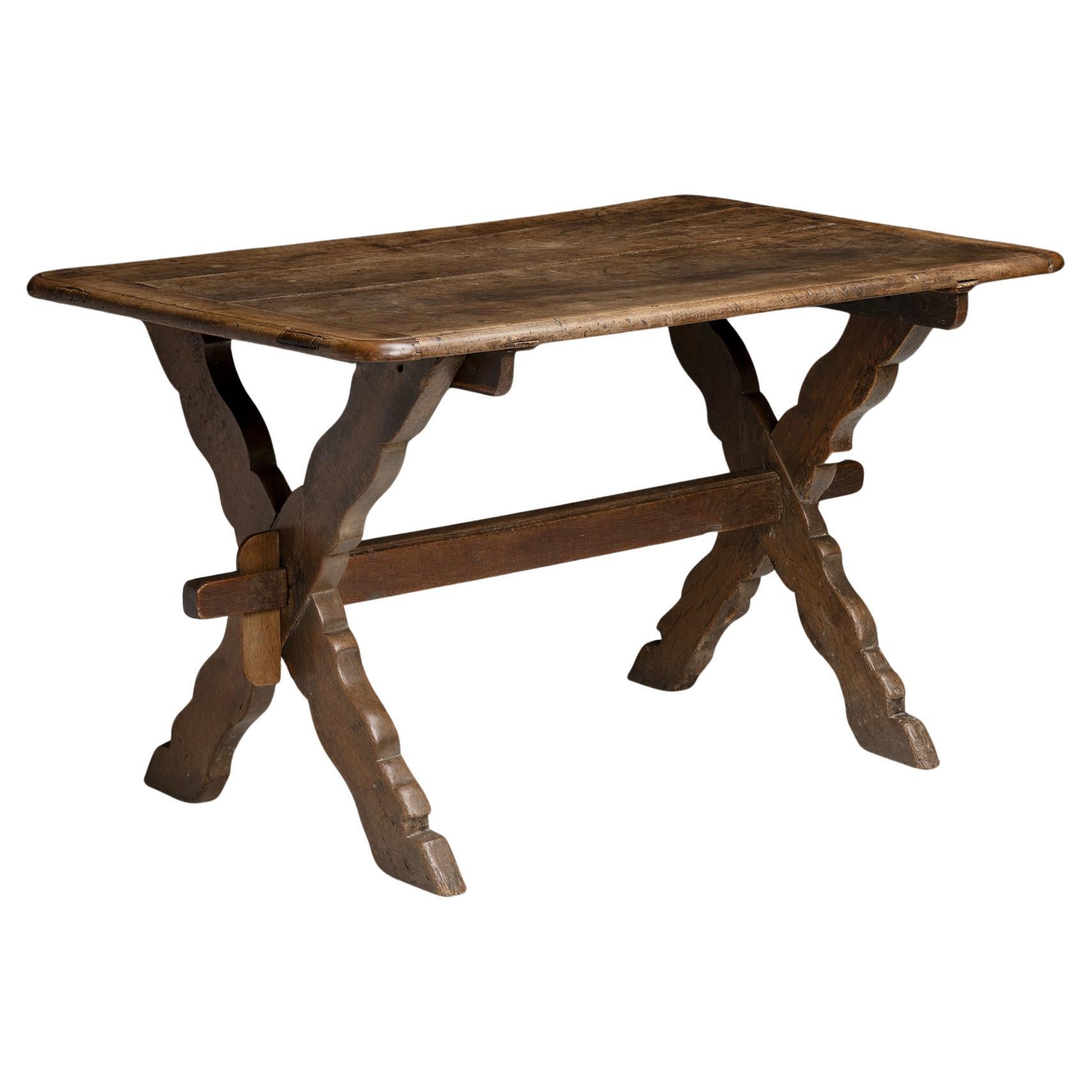 Walnut Tavern Table, France circa 1790 in vendita