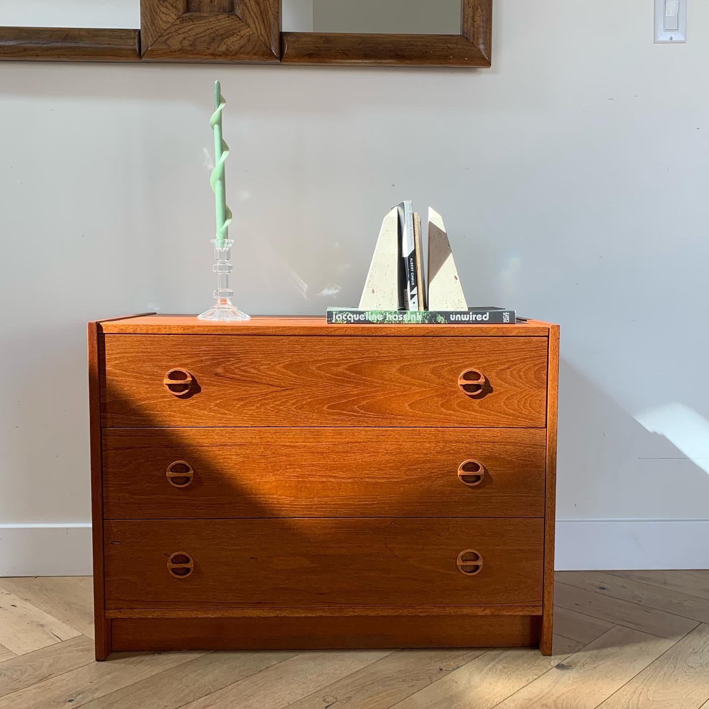 Small 3-drawer Danish style mid century dresser in teak wood, circa 1960s. Minor signs of wear to top surface but overall fab condition and drawers are clean / refurbished. Allegedly made in Japan. Very lightweight.

Measures: 31.5” W x 16.5” D x