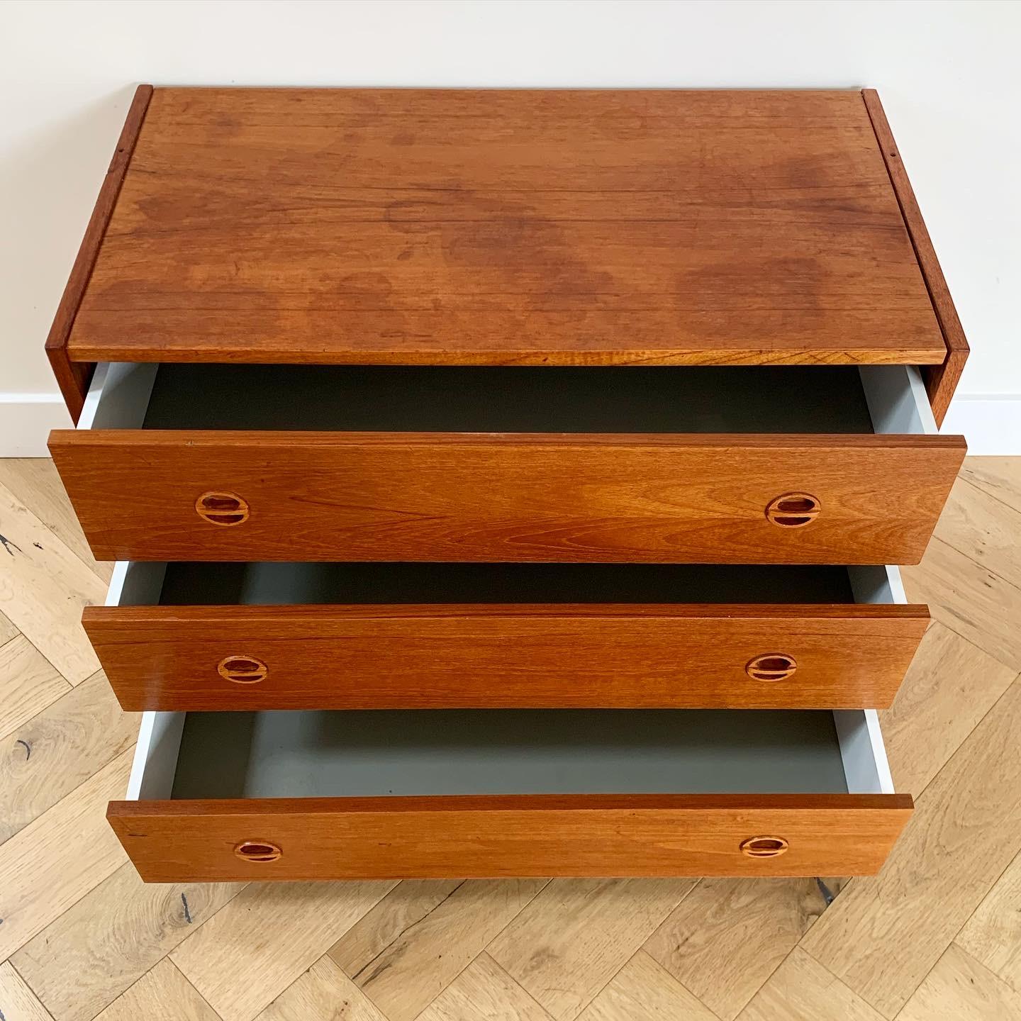Walnut Teak Danish Mid Century Style Dresser In Good Condition In View Park, CA