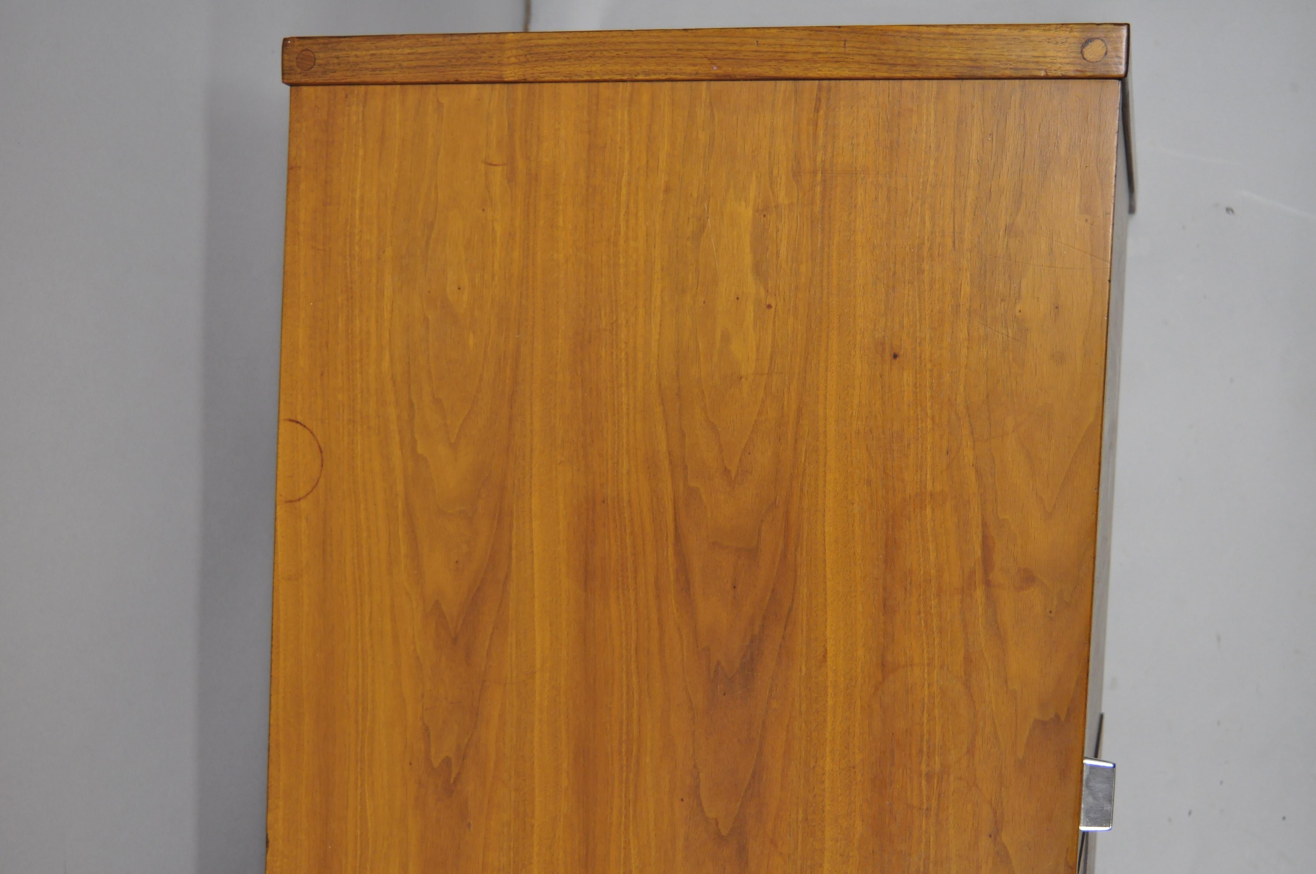 Walnut & Teak Knoll Style Credenza Cabinet Attributed to Stow Davis In Good Condition In Philadelphia, PA
