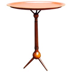Sputnik-Dreibeintablett aus Nussbaum und Teakholz, Beistelltisch von Severin Hansen, Dänemark, 1950er Jahre