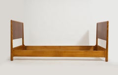 TH Robsjohn-Gibbings Walnut Daybed for Widdicomb, USA 1960s