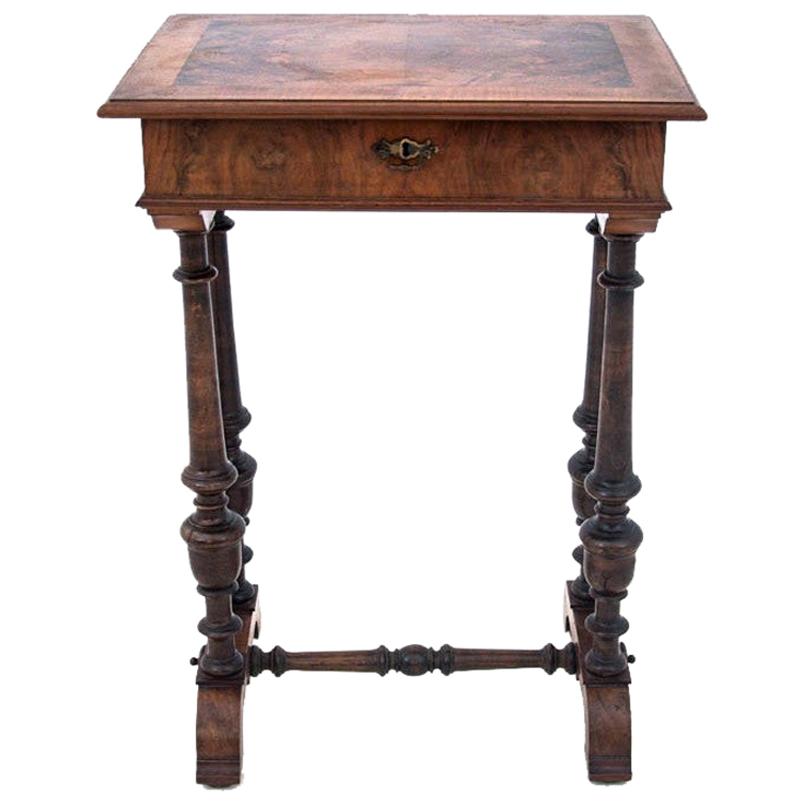 Walnussholzfaden-Tisch, Westeuropa, um 1900, antik