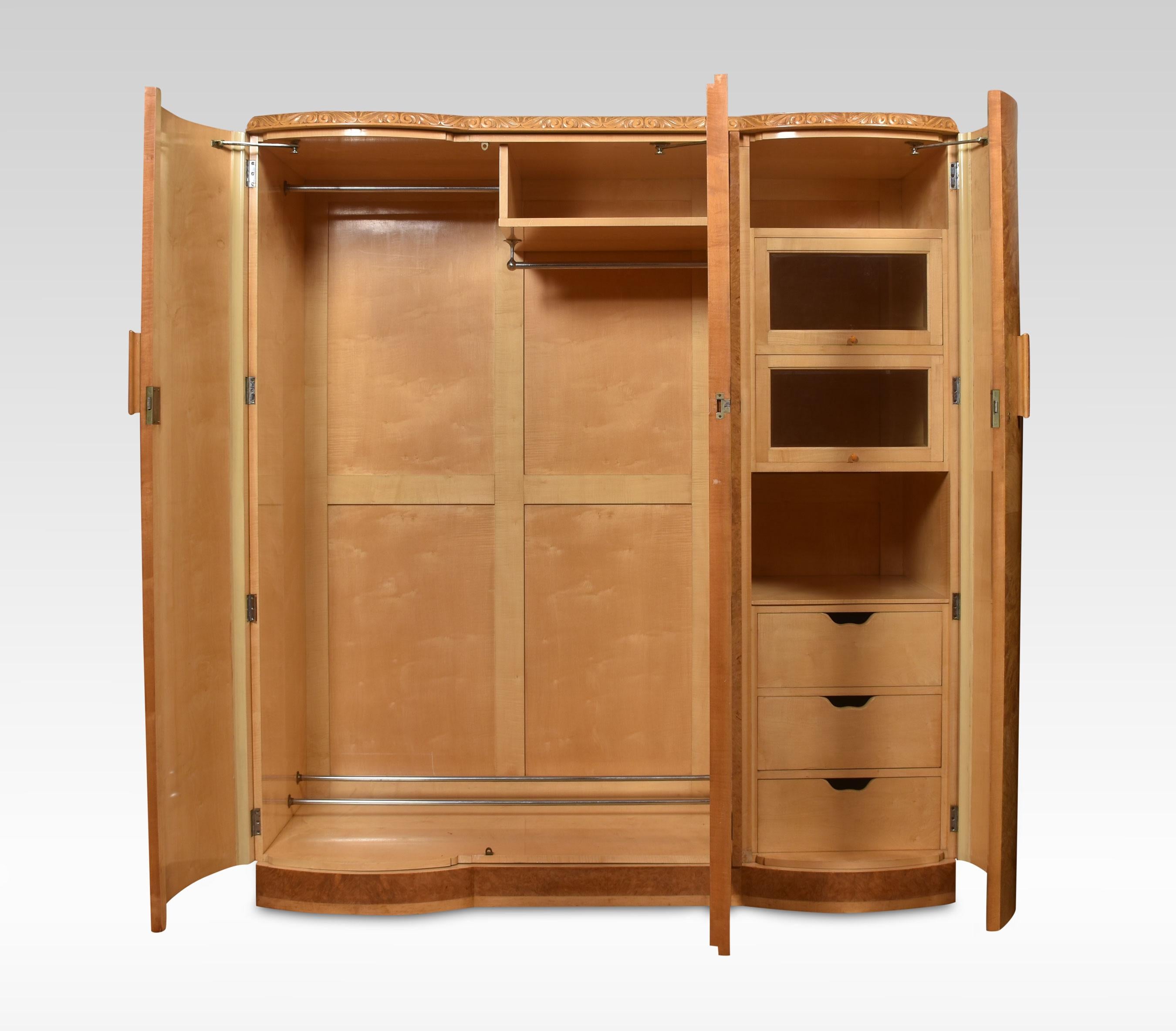 Dreitüriger kompakter Kleiderschrank aus Nussbaumholz (Walnuss)