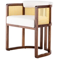 Silla de comedor Livingston de madera de nogal, ratán y lino