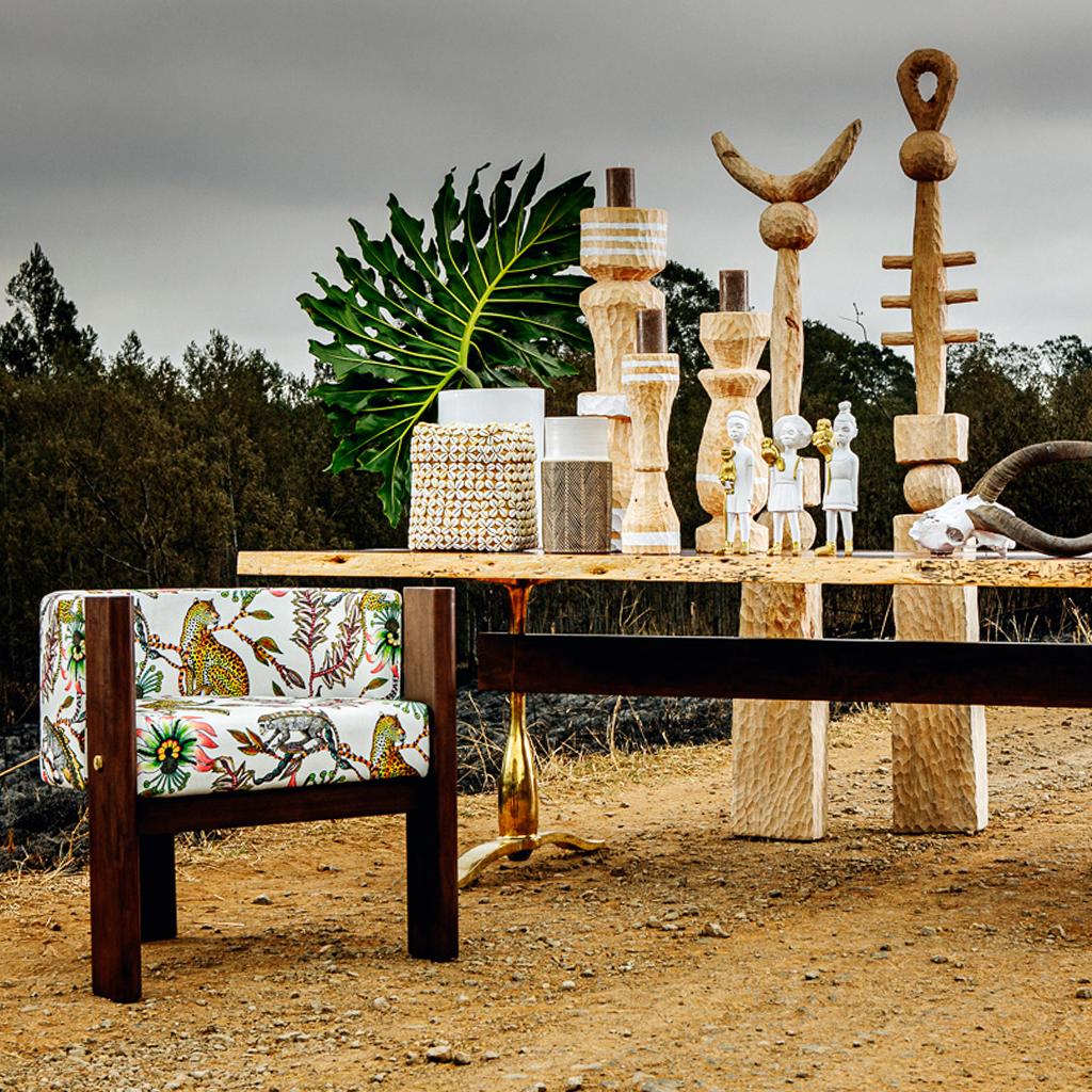 Chaise de salle à manger et de salon Malta en bois de noyer:: laiton massif et lin Ardmore Neuf - En vente à Bothas Hill, KZN