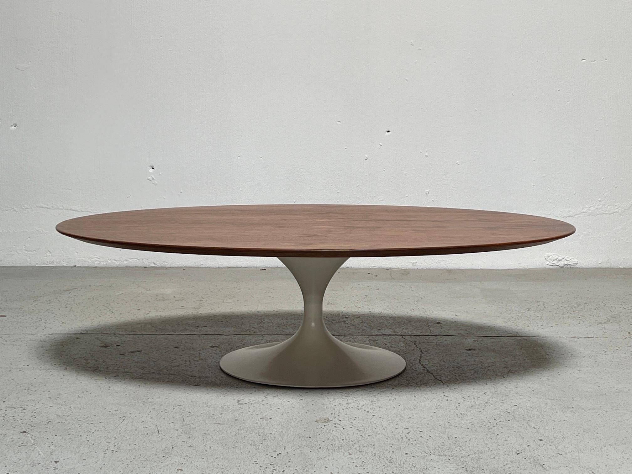 Mid-20th Century Walnut Top Elliptical Coffee Table by Eero Saarinen for Knoll For Sale