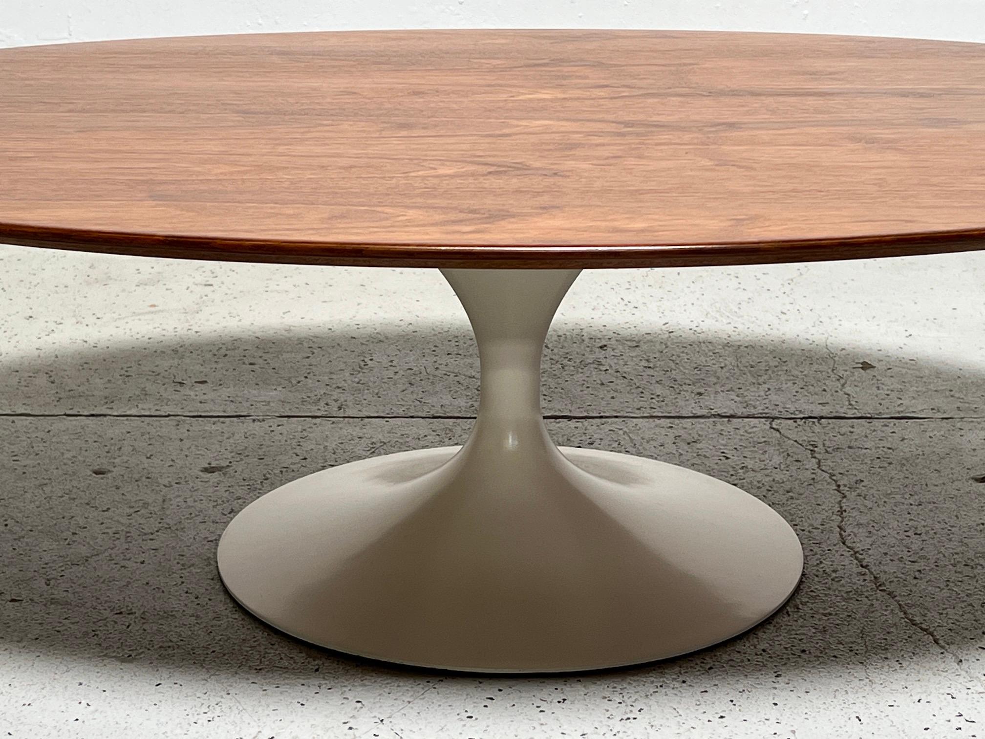 Walnut Top Elliptical Coffee Table by Eero Saarinen for Knoll For Sale 4