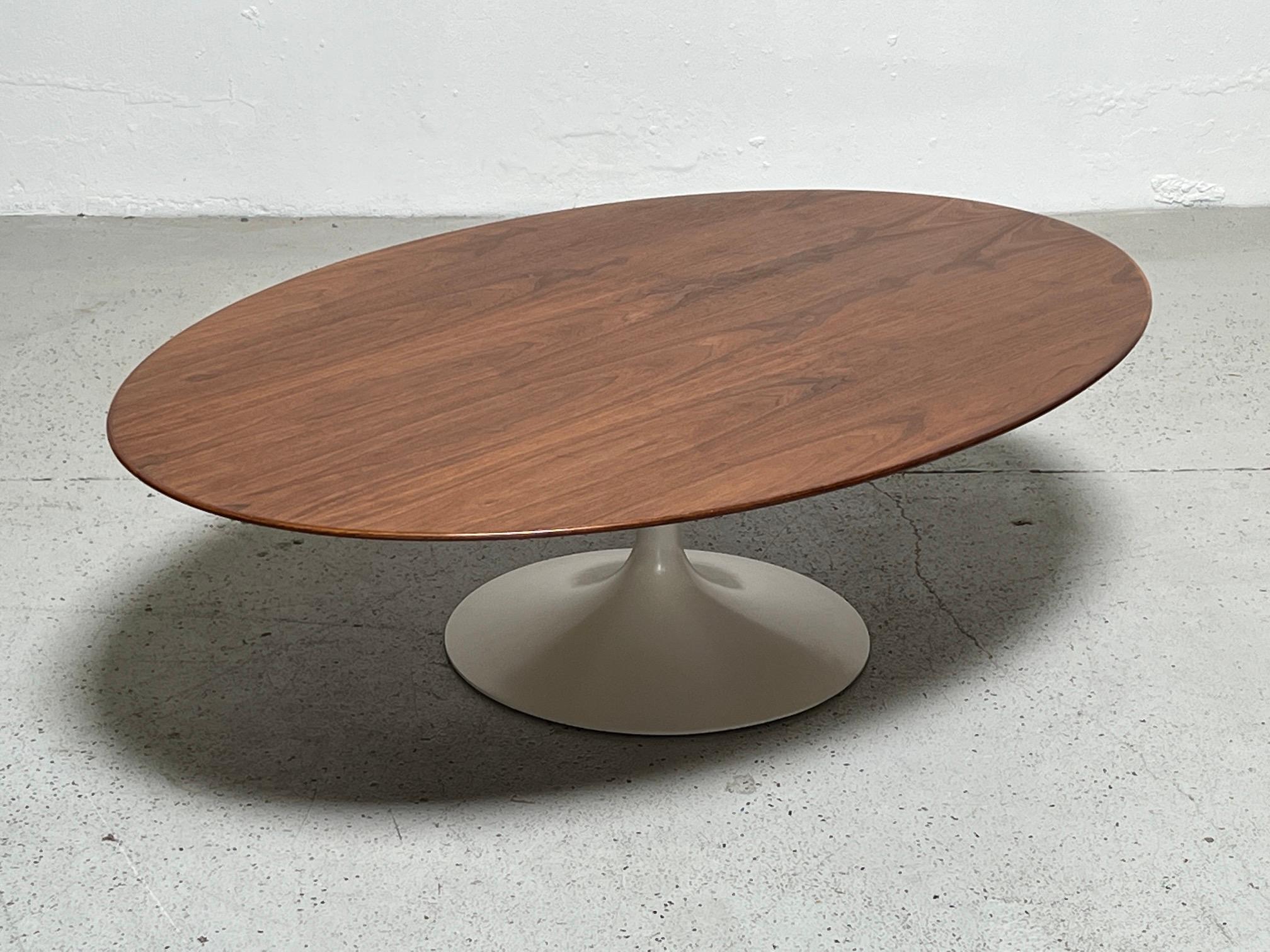 Walnut Top Elliptical Coffee Table by Eero Saarinen for Knoll For Sale 5
