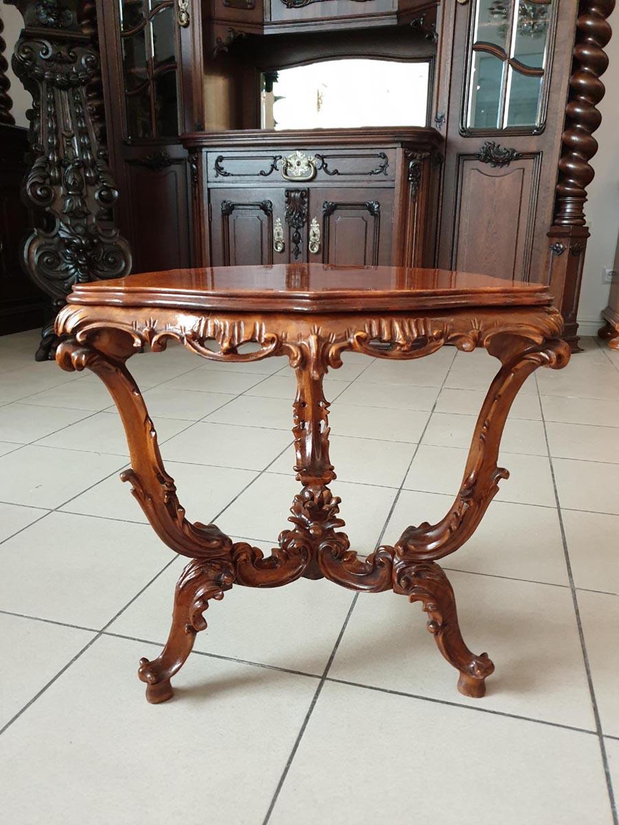 European Walnut Triangular Auxiliary Table in Rococo Revival Style For Sale