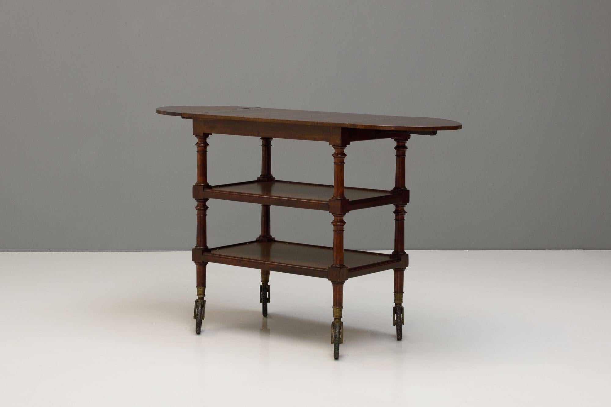 Three tier hotel / catering trolley in walnut. Circa 1900

H 86 cm x W 84cm/141 cm x D50cm