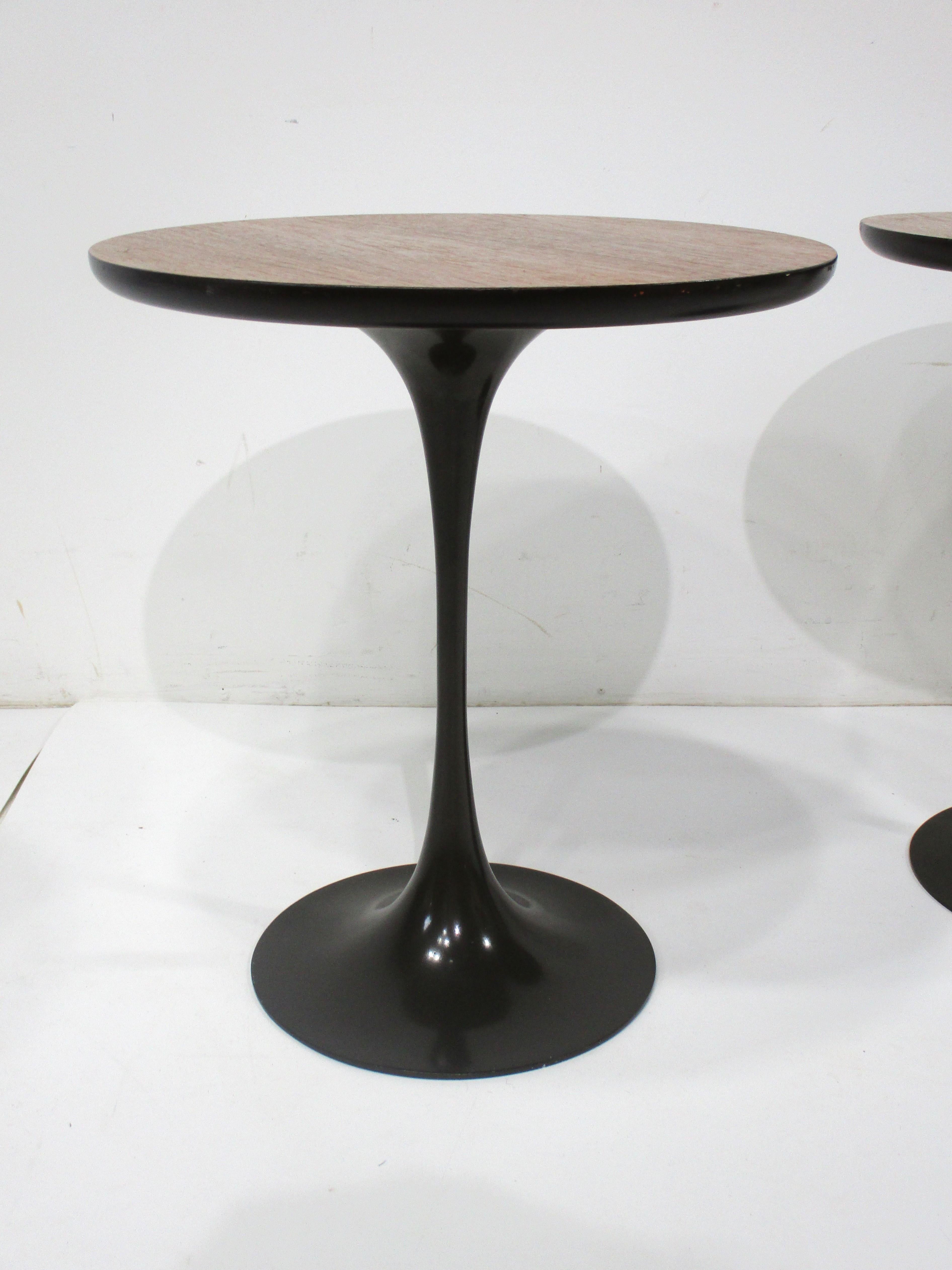 Mid-Century Modern Tables d'appoint Tulip dans le style de Saarinen par Maurice Burke  en vente
