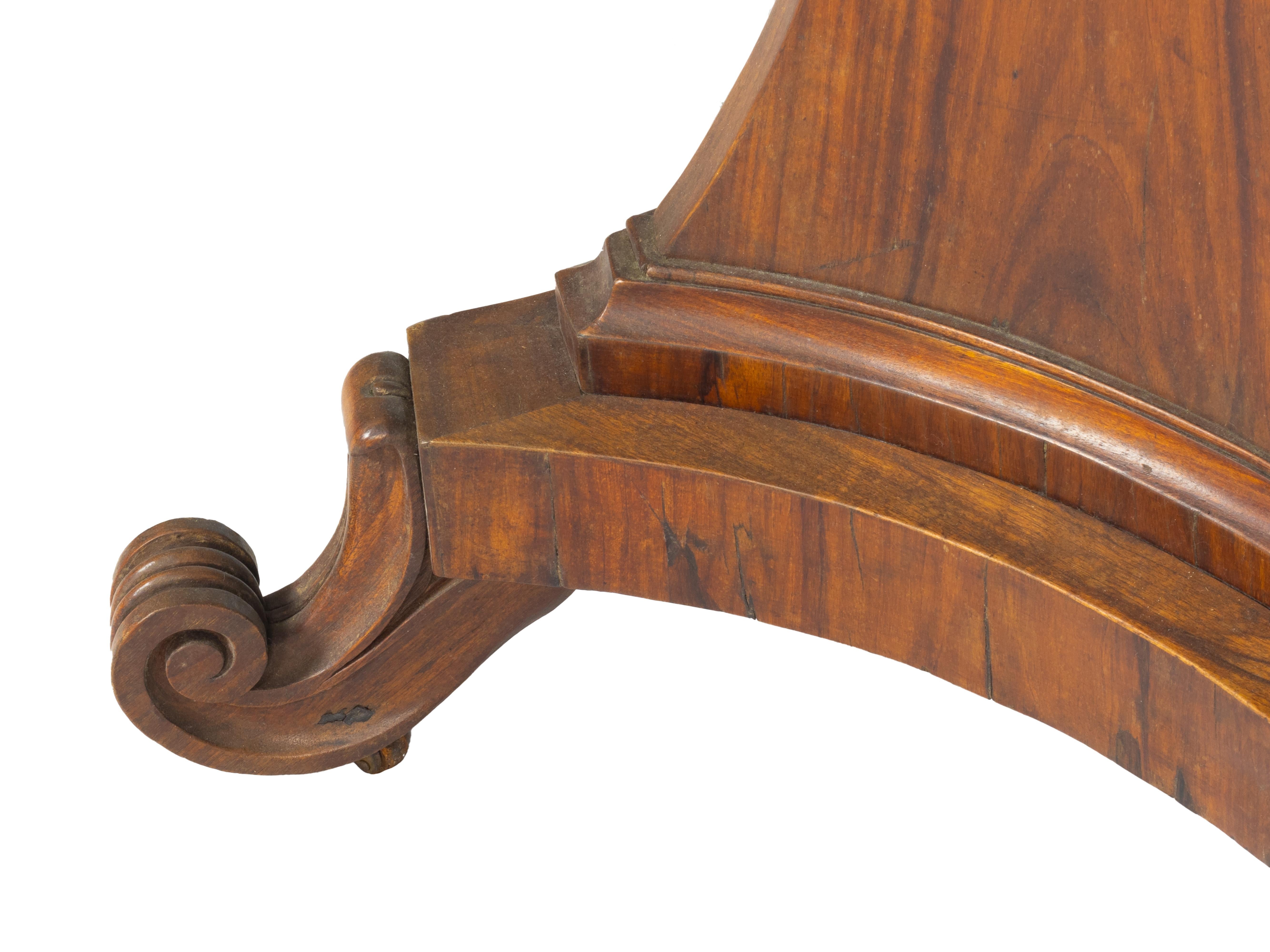 Walnut Turn-Over Leaf Table, 19th Century, England For Sale 3
