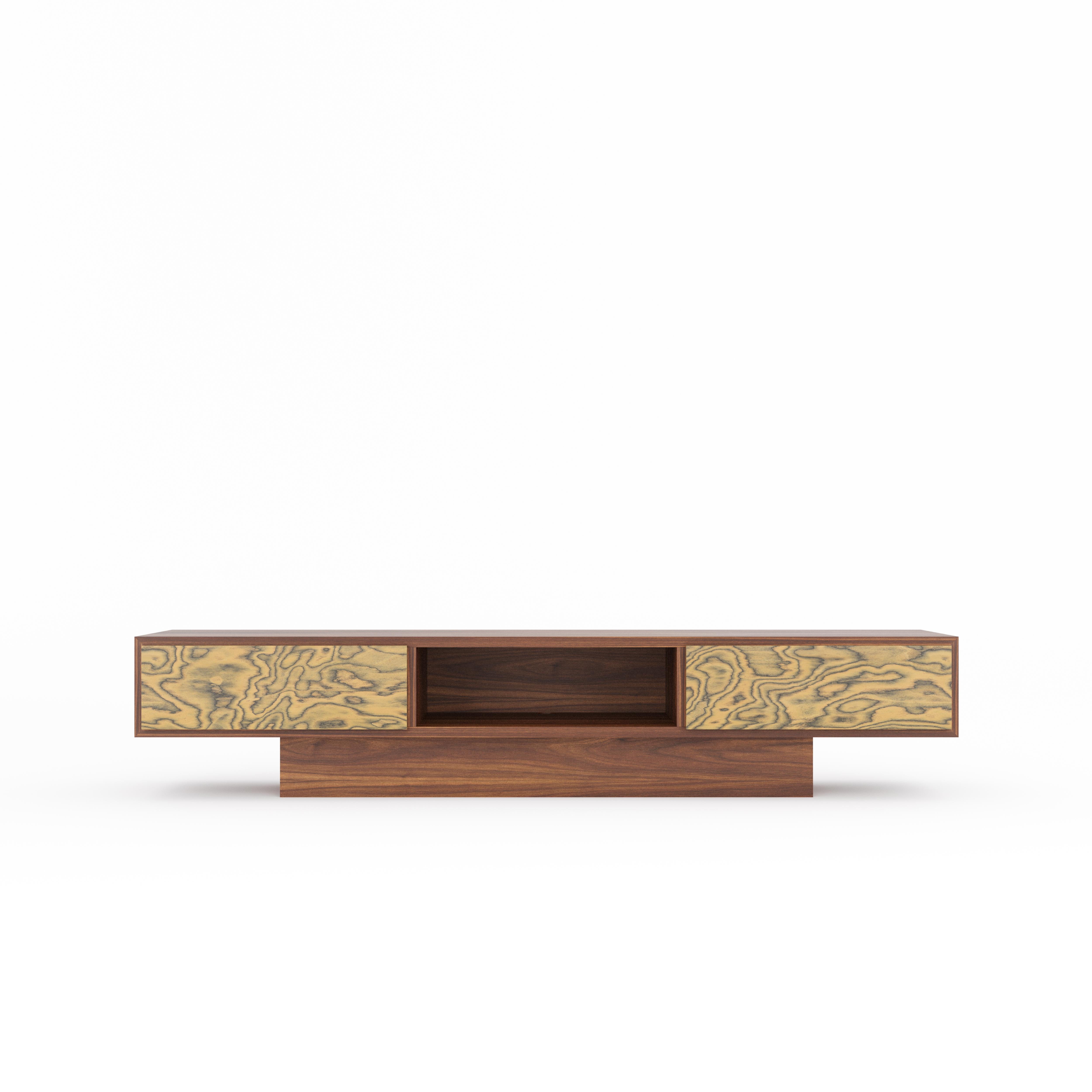 Nussbaum TV-Ständer Lowboard, Ettore Sottsass Furnier, Mitte des Jahrhunderts modern (Moderne der Mitte des Jahrhunderts) im Angebot
