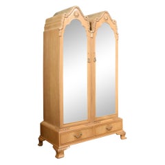 Armoire à deux portes en noyer