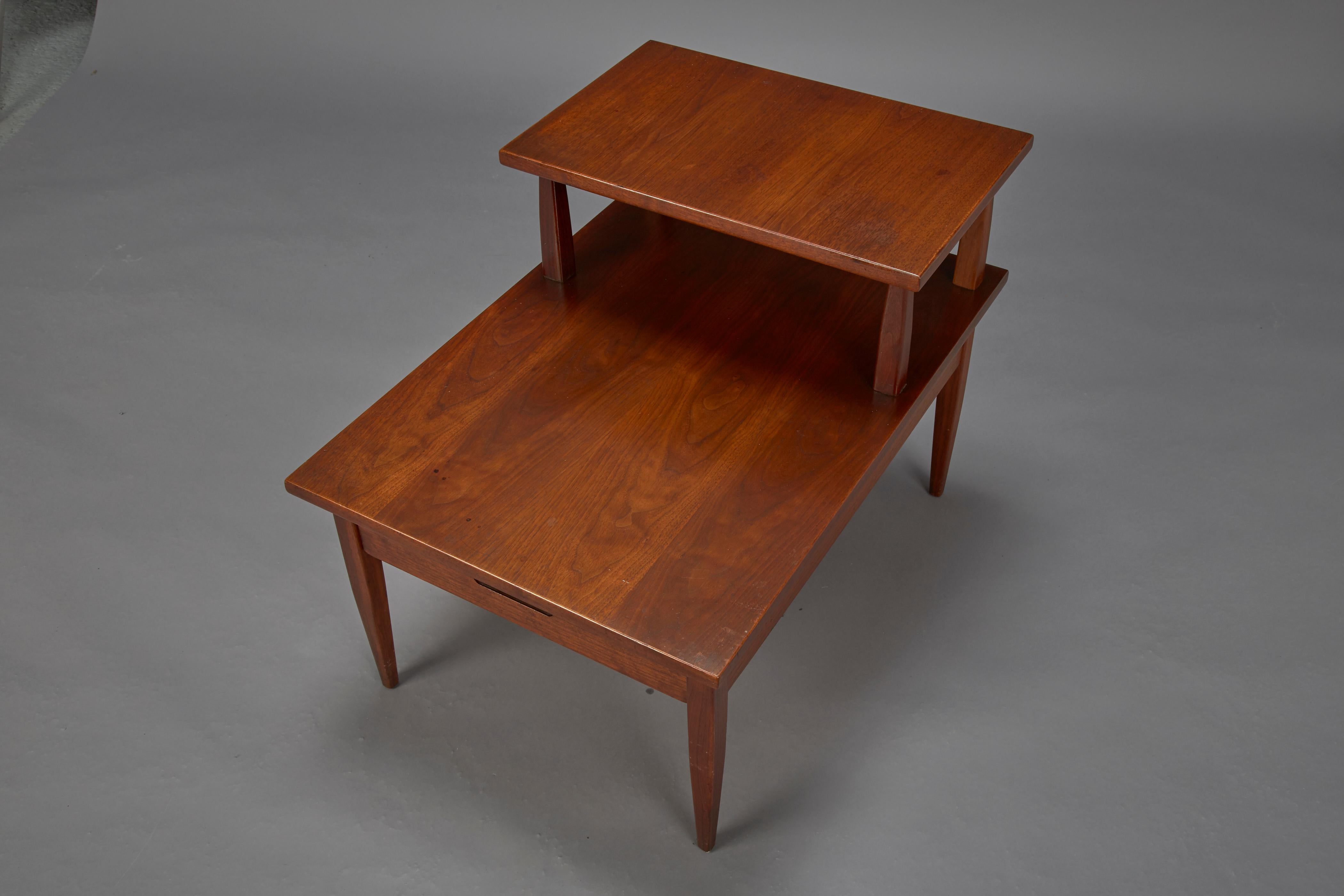 Walnut Two-Tiered Side Table Attributed to T.H. Robsjohn-Gibbings for Widdicomb In Good Condition In Belmont, MA