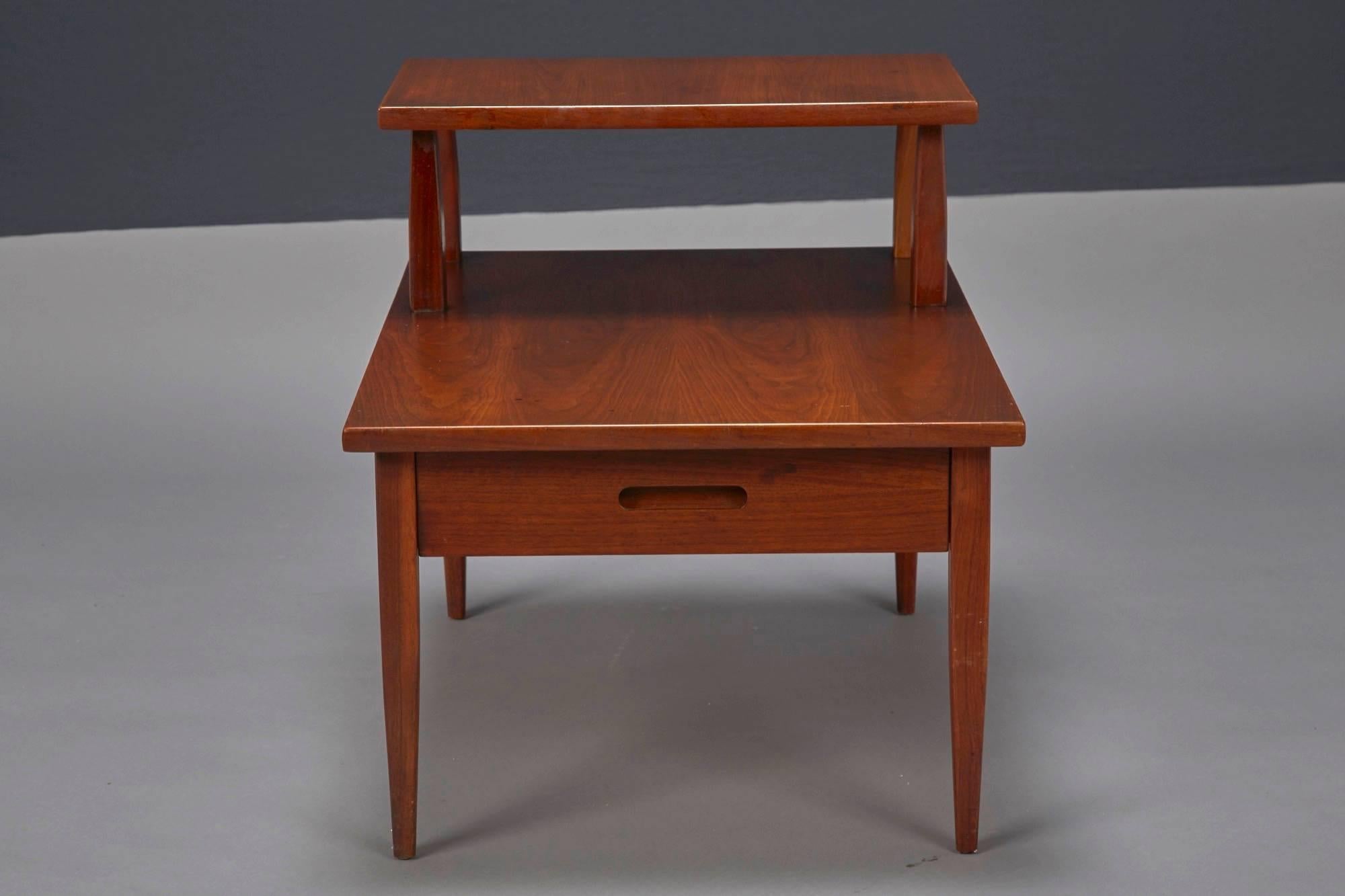 Walnut Two-Tiered Side Table Attributed to T.H. Robsjohn-Gibbings for Widdicomb For Sale 2