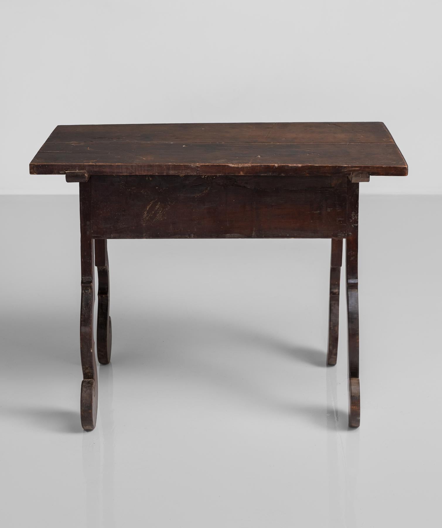 Unusual Tall Walnut Side Table or Desk, Italy, circa 1790 In Good Condition In Culver City, CA