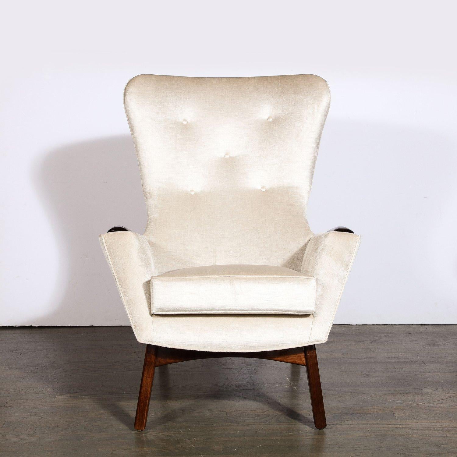 This beautiful Mid Century Modern chair was realized by the 20th century legend Adrian Pearsall in the United States circa 1960. It features a sculptural base consisting of angled back feet and front straight feet- connected via an hourglass form