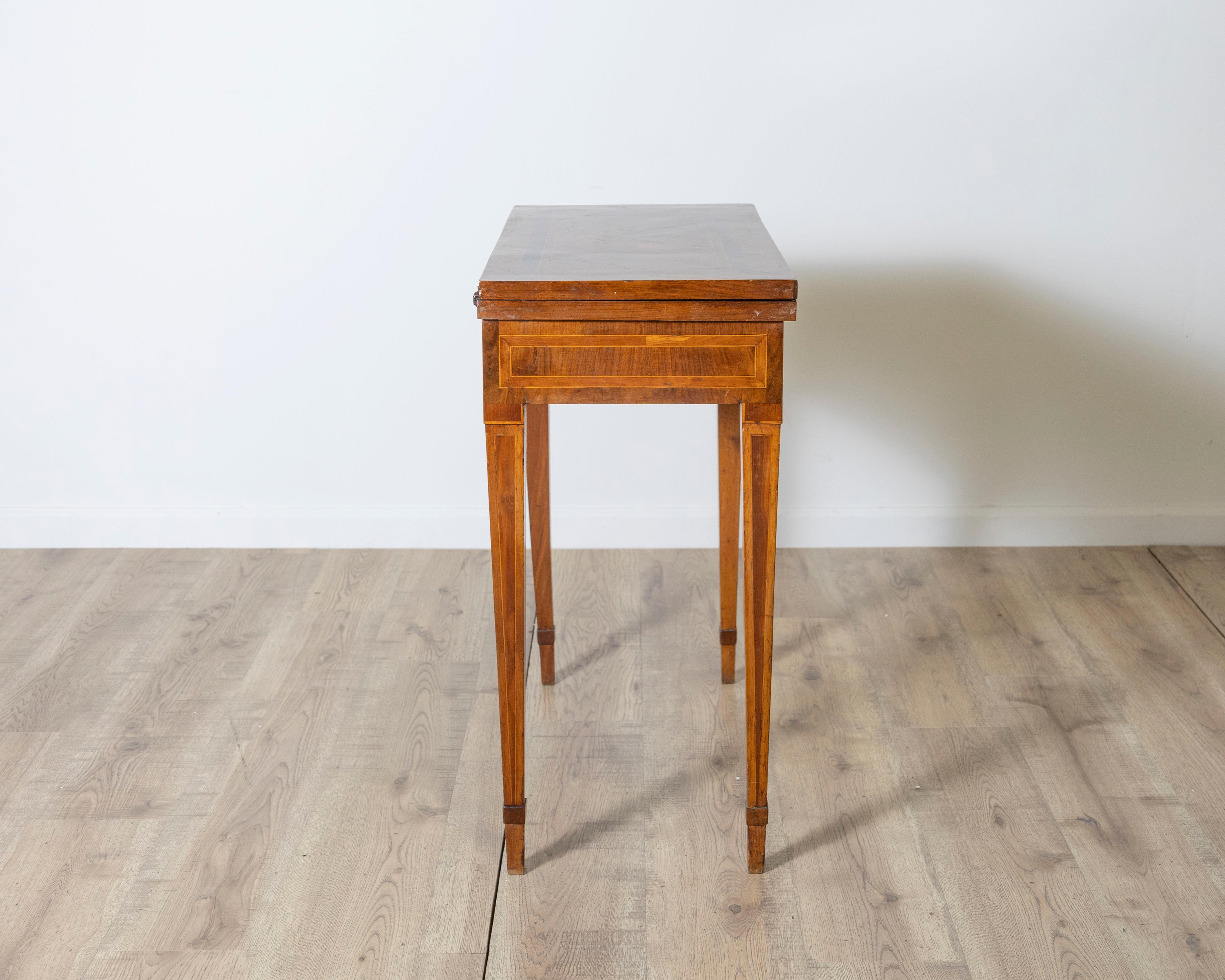 Table à jeux en placage de noyer et marqueterie, fin du 18e siècle en vente 1