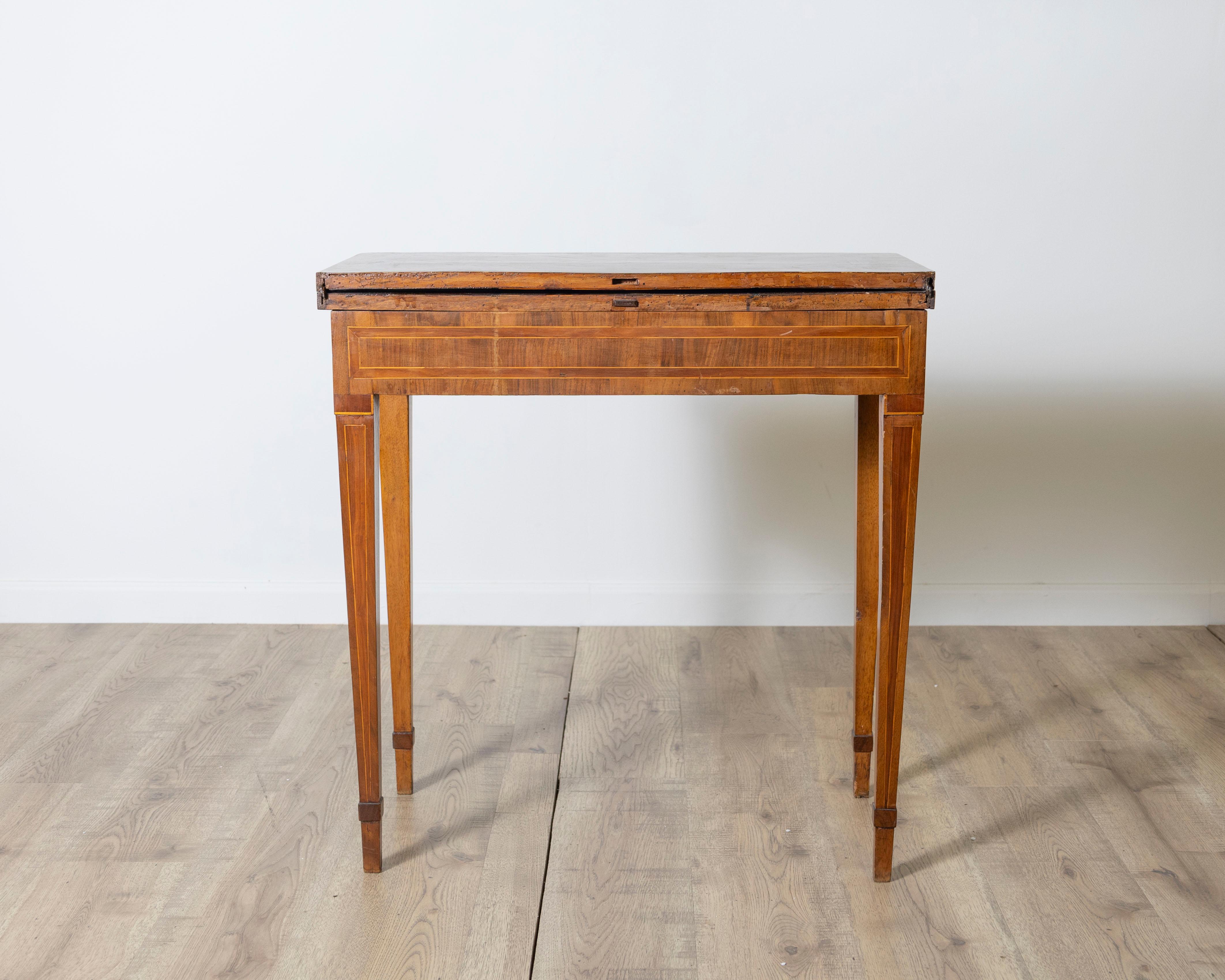 Table à jeux en placage de noyer et marqueterie, fin du 18e siècle en vente 2