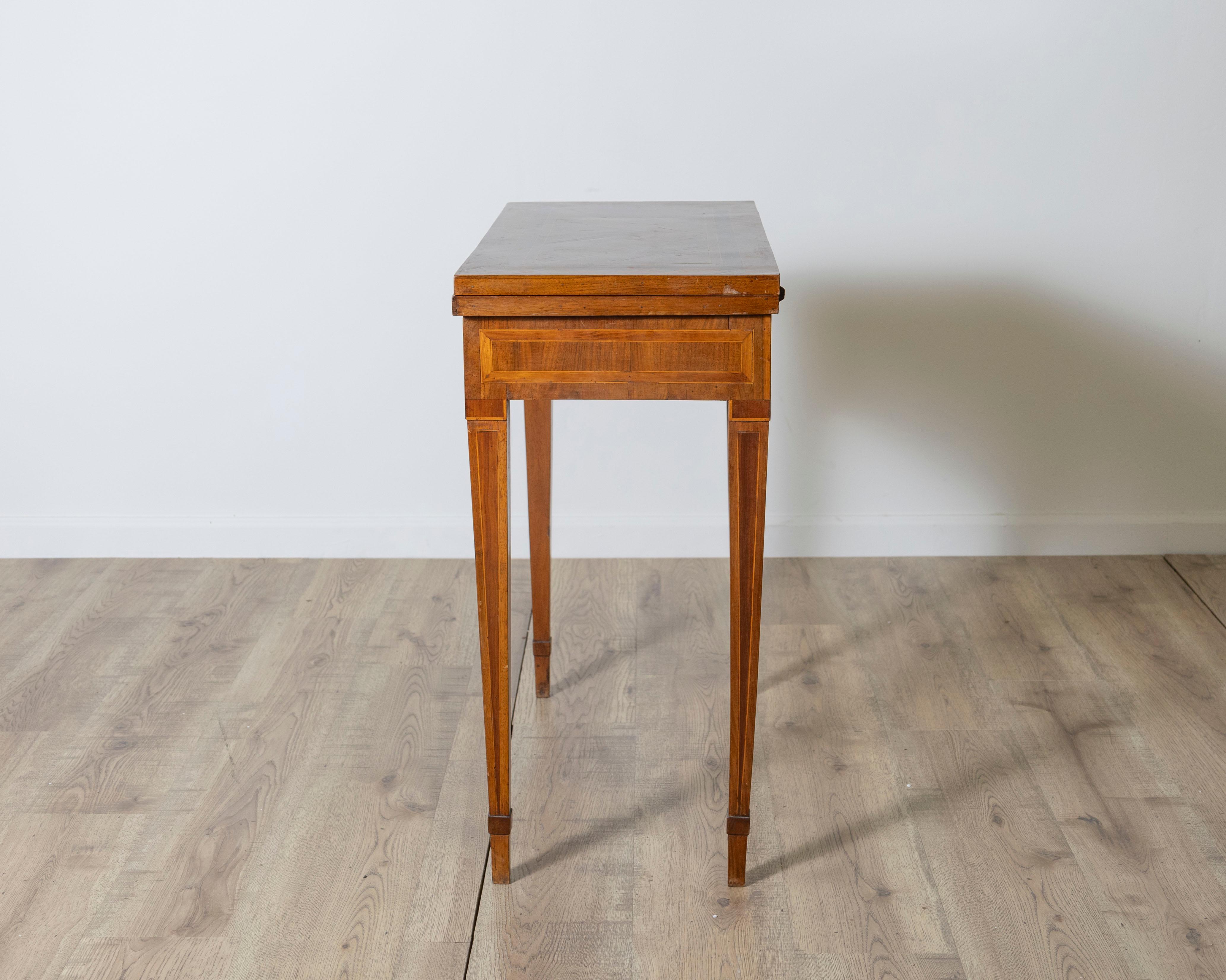 Table à jeux en placage de noyer et marqueterie, fin du 18e siècle en vente 3