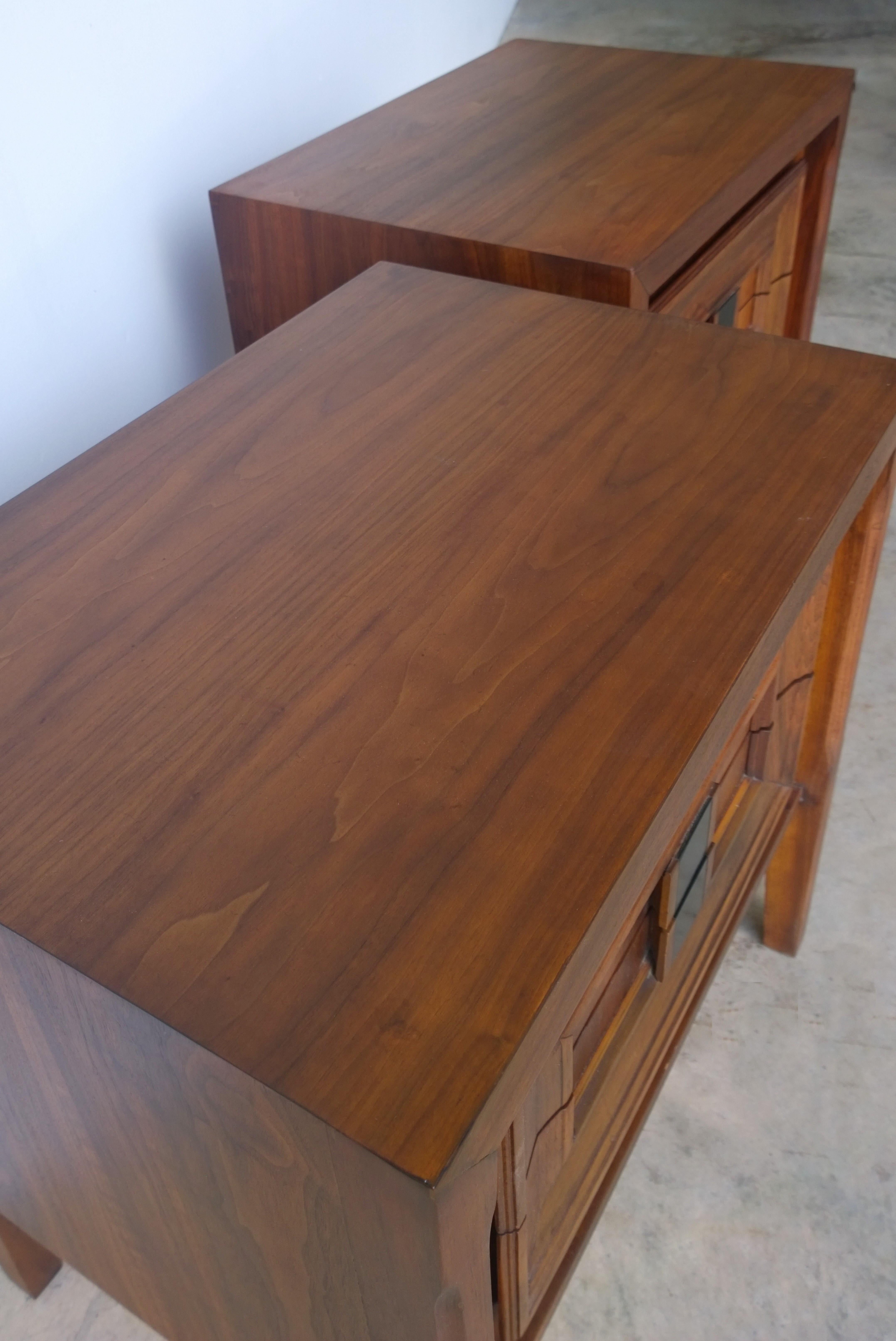 Walnut Veneer & Burl Wood Bedside Nightstands / Bedside Tables / Chest of Drawer 7