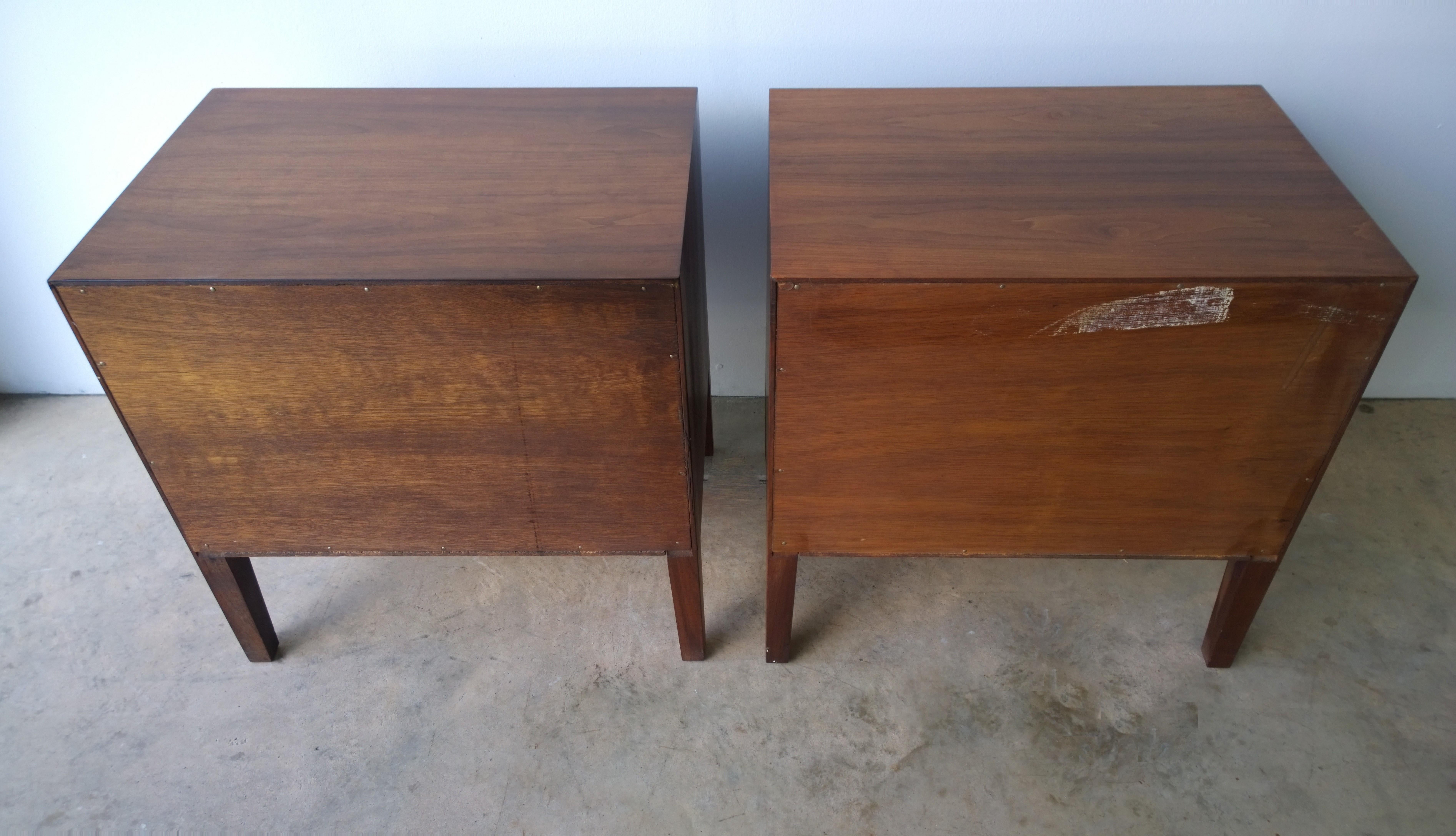 20th Century Walnut Veneer & Burl Wood Bedside Nightstands / Bedside Tables / Chest of Drawer