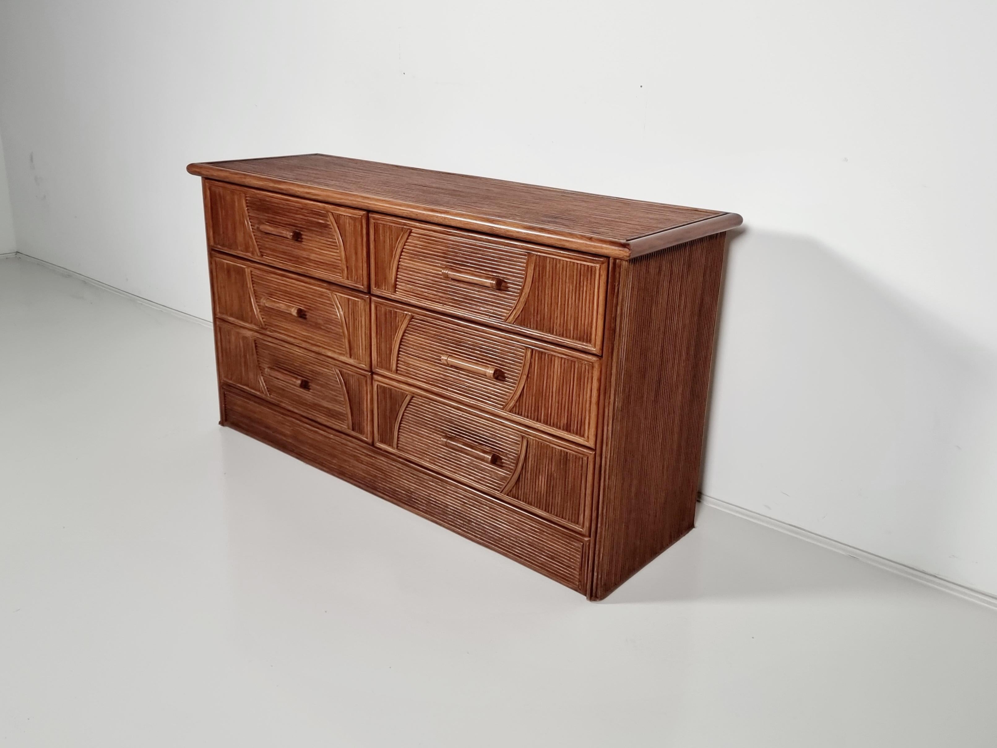 Chest of drawers made of walnut veneer, Italy, 1970s.

The craftsmanship of this piece is exceptional. The walnut has been carved on the surface with a 'grissinato' motif to look like bamboo.  Vivai del Sud style. 

Size mirror: 119cm H x 92cm W x