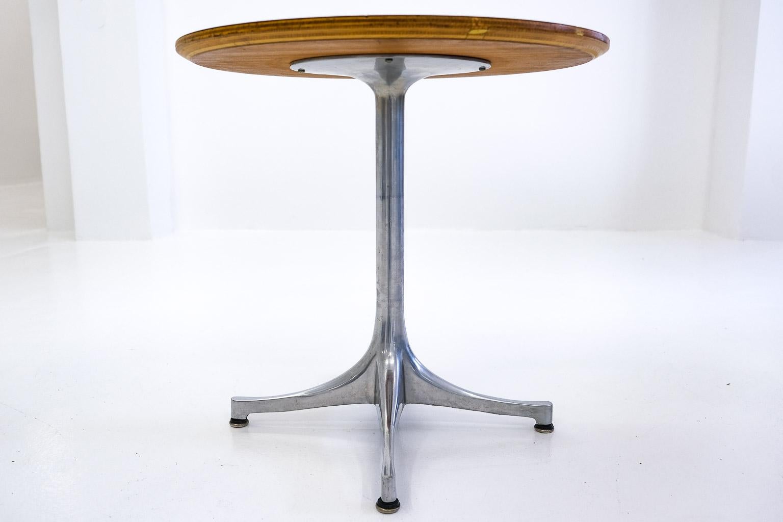20th Century Walnut veneer Pedestal Occ. Coffee Table No 5452, George Nelson, Herman Miller For Sale