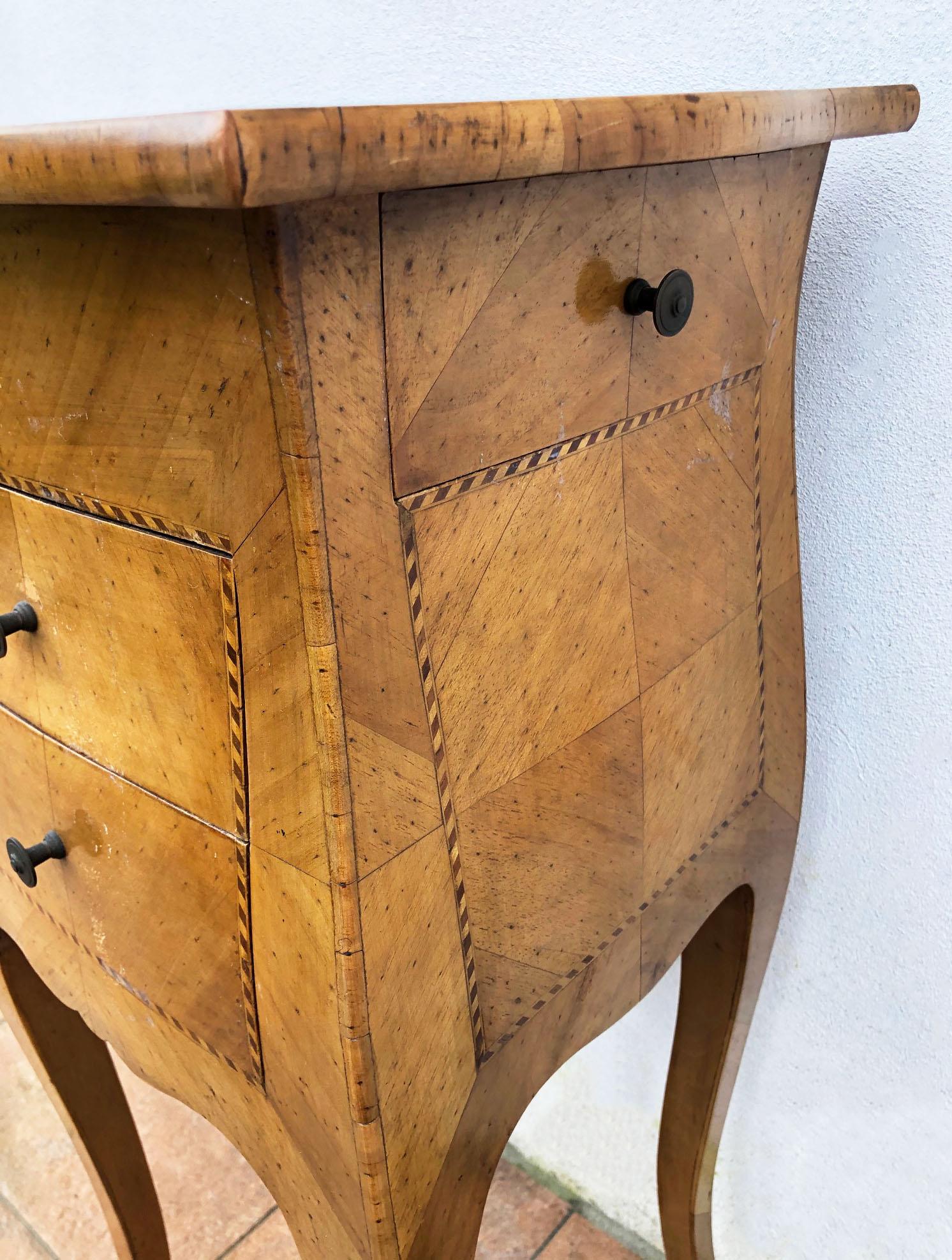 Walnut Veneered Nightstand, Inlaid 1970s Reproduction, with Three Drawers In Good Condition In Buggiano, IT