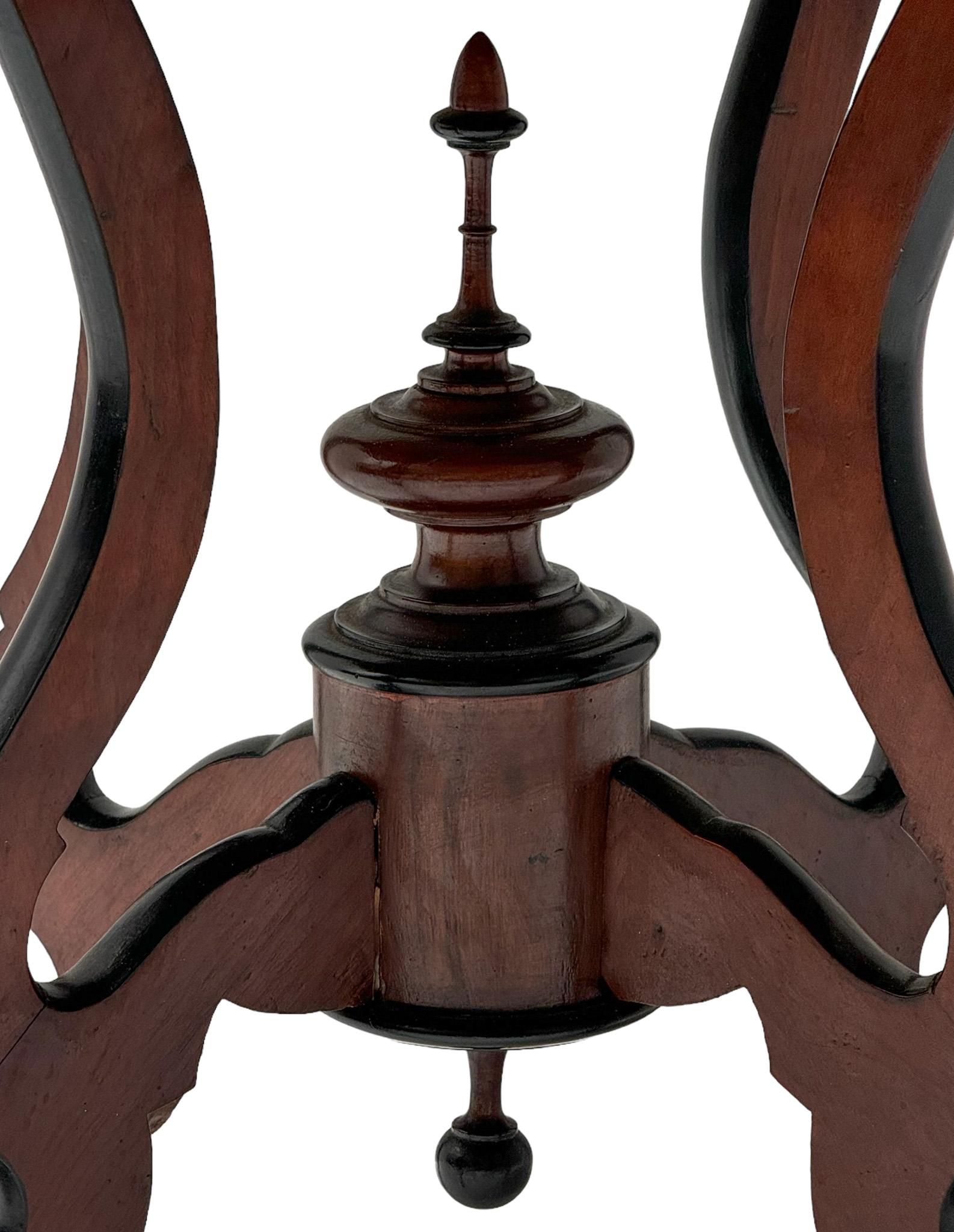 Walnut Victorian Center Table, 1880s For Sale 2