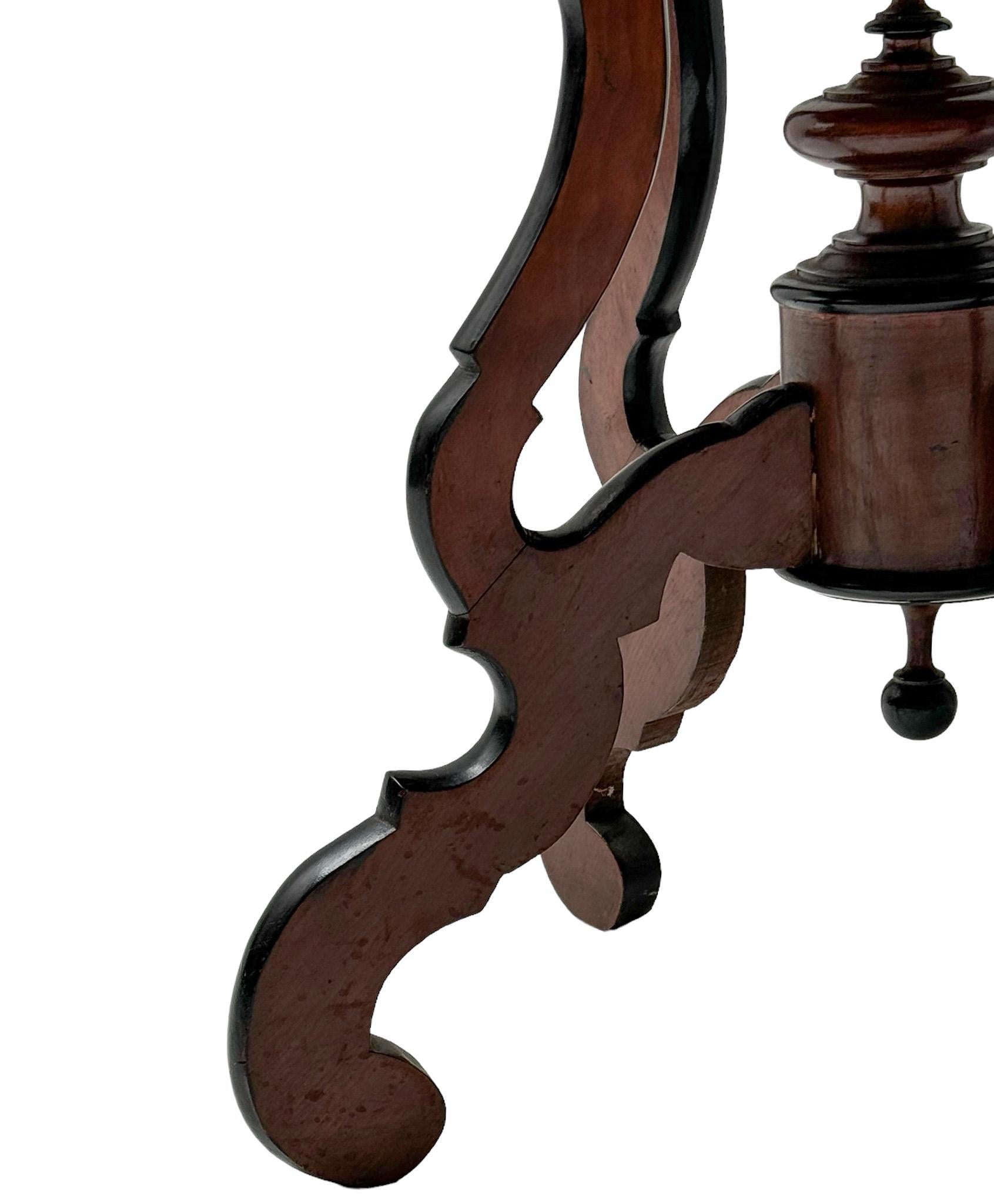 Walnut Victorian Center Table, 1880s For Sale 3