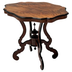 Mesa central victoriana de nogal, década de 1880
