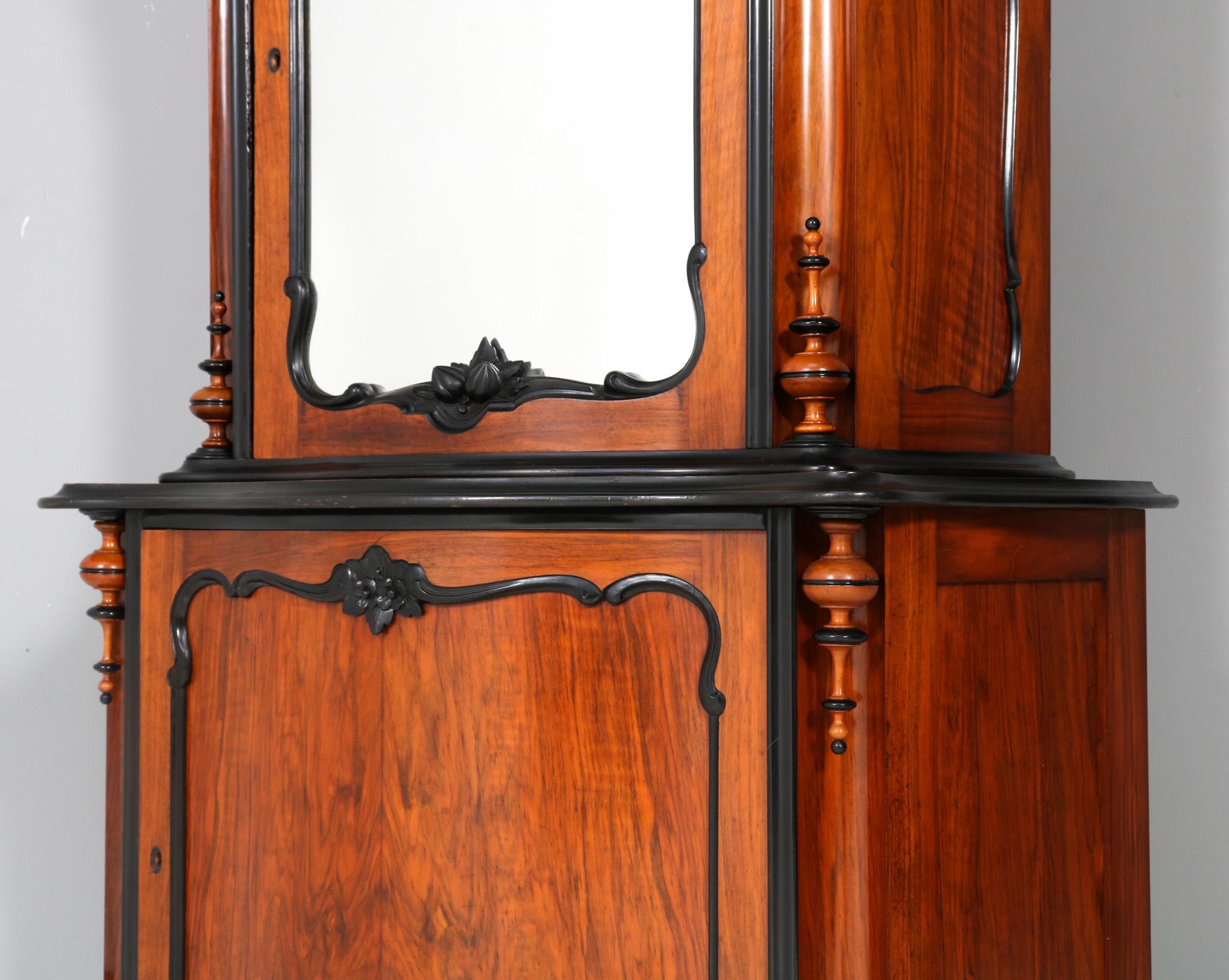 Walnut Victorian Willem III  Two-Piece Cabinet or Bonheur, 1870s For Sale 4