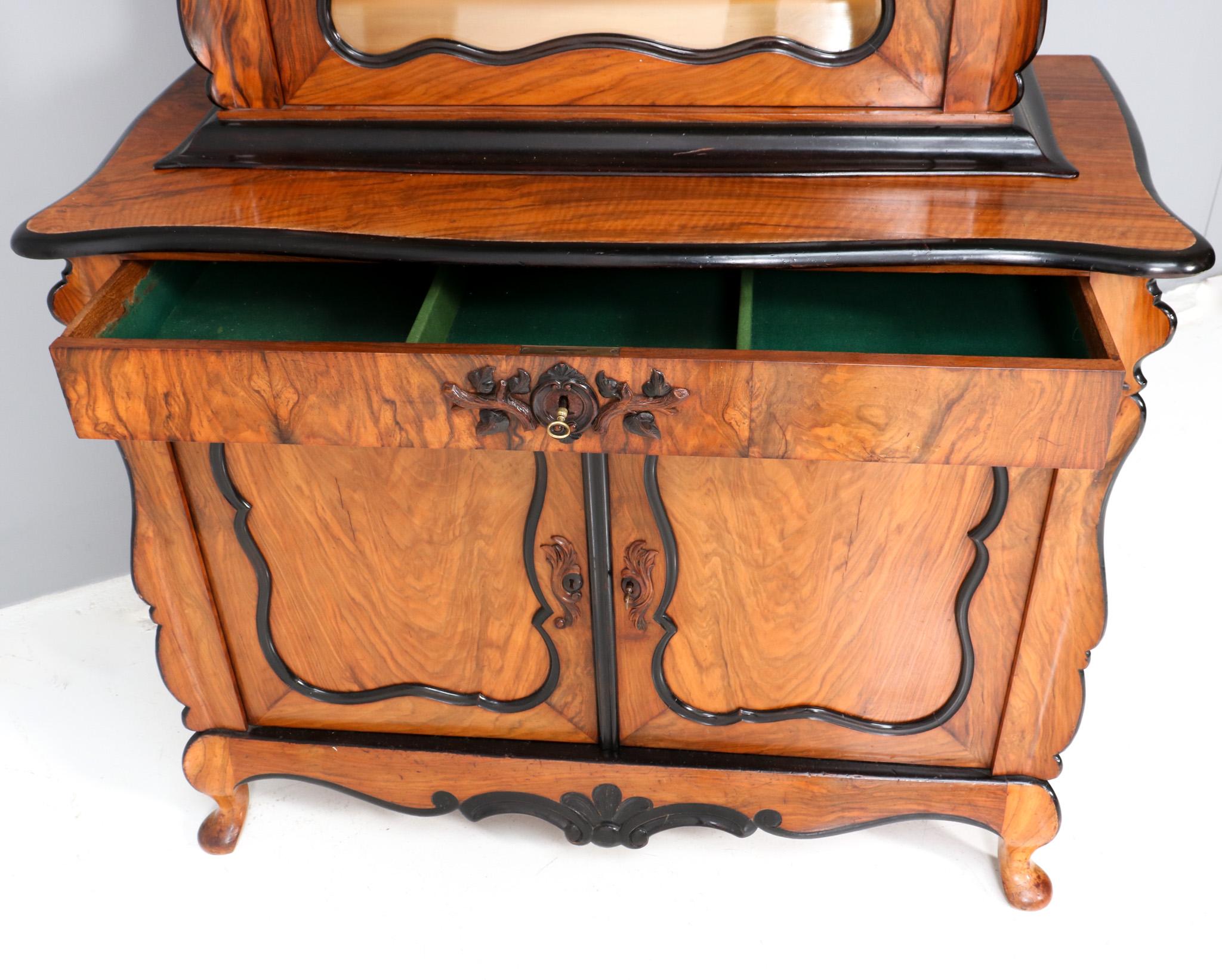 Walnut Victorian Willem III Two-Piece Cabinet or Bonheur, 1870s For Sale 5