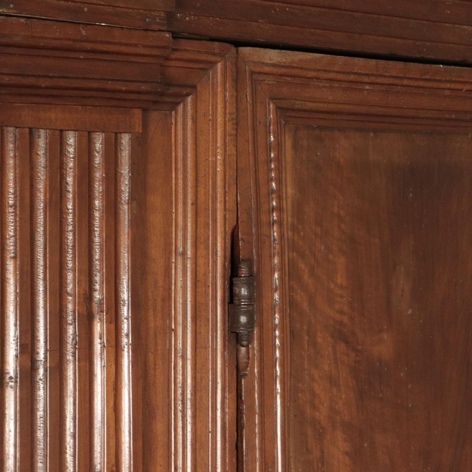 Walnut Wardrobe, Italy, 17th Century In Fair Condition In Milano, IT