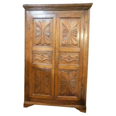 Antique Walnut wardrobe with two carved doors, Italy