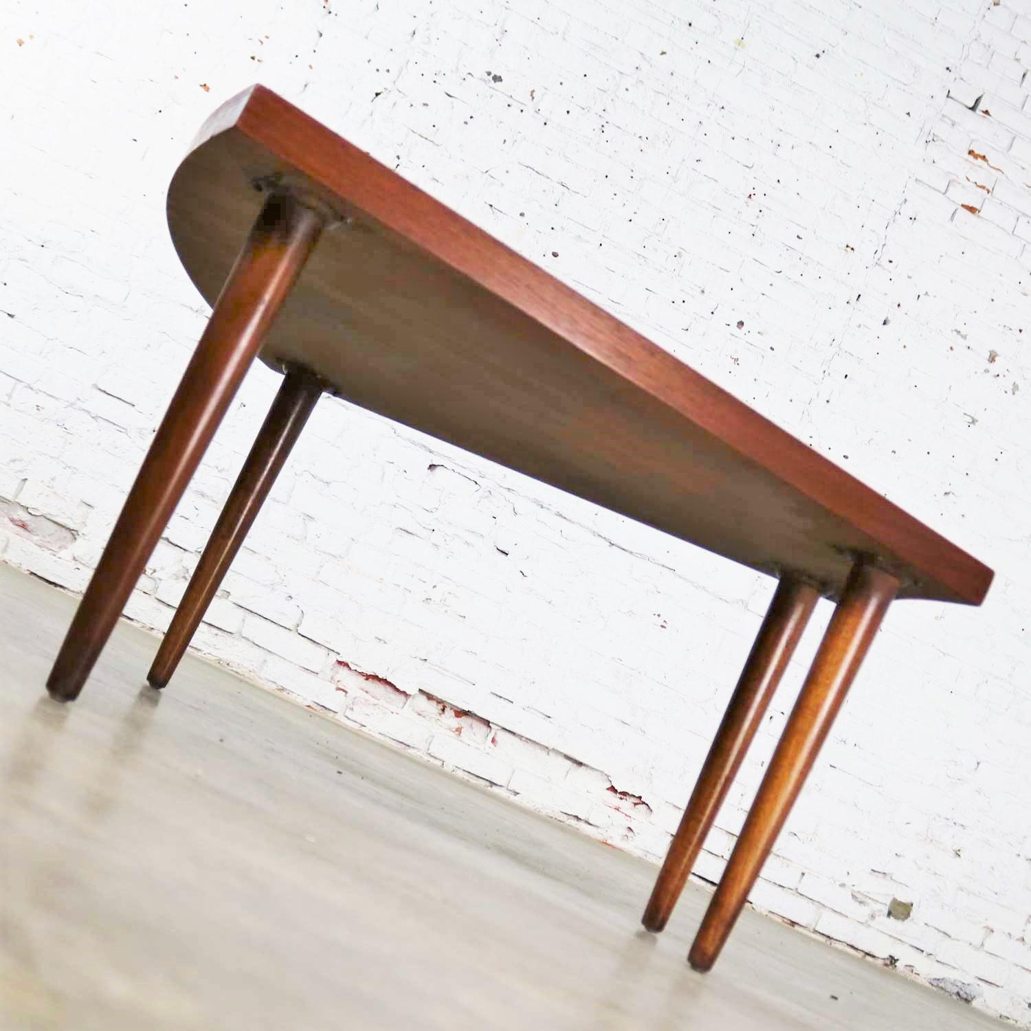 Mid-Century Modern Walnut Wedge Shape End Table Attributed to Merton Gershun for American of Martin