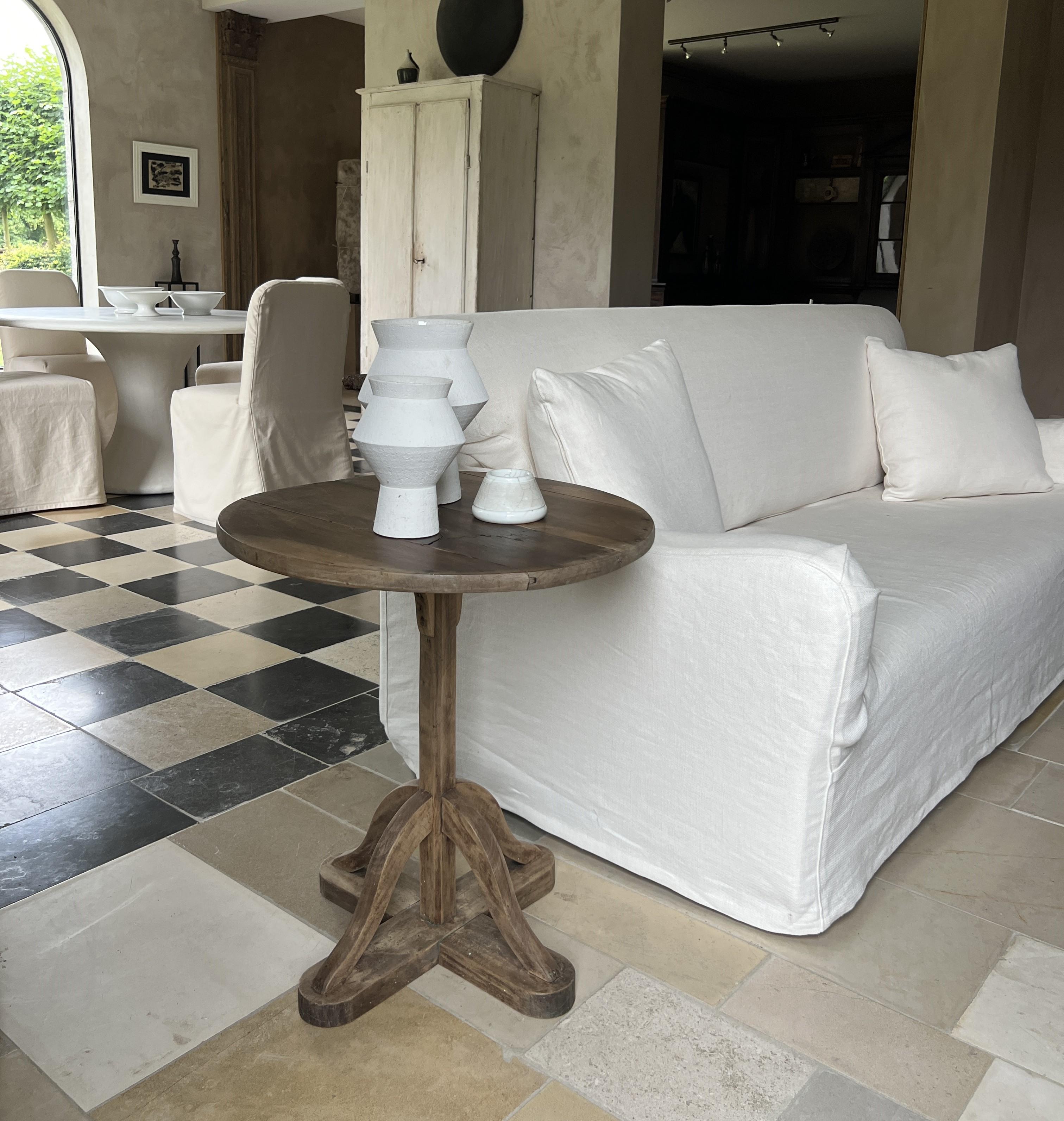 The Pedestal de table à vin en noyer en vente 2