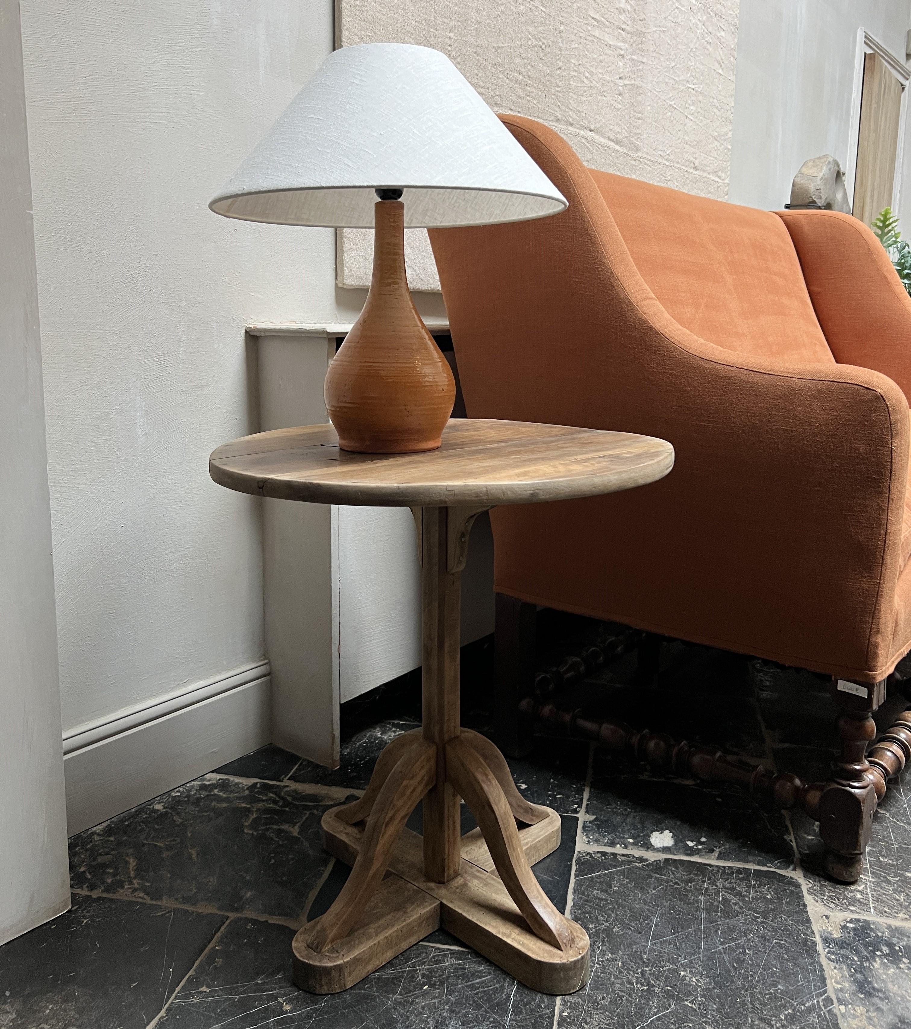 italien The Pedestal de table à vin en noyer en vente