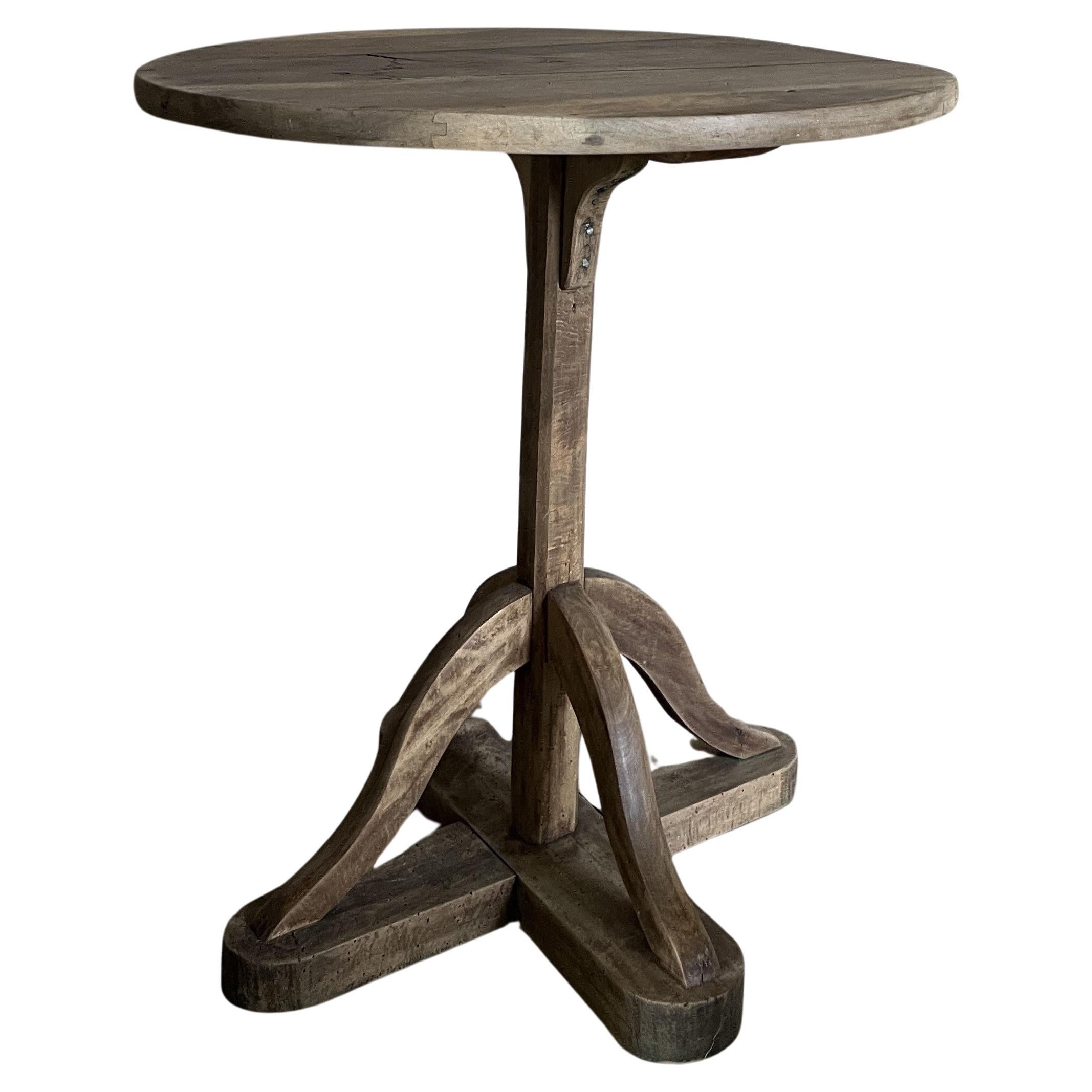 Pedestal de mesa de vino de nogal