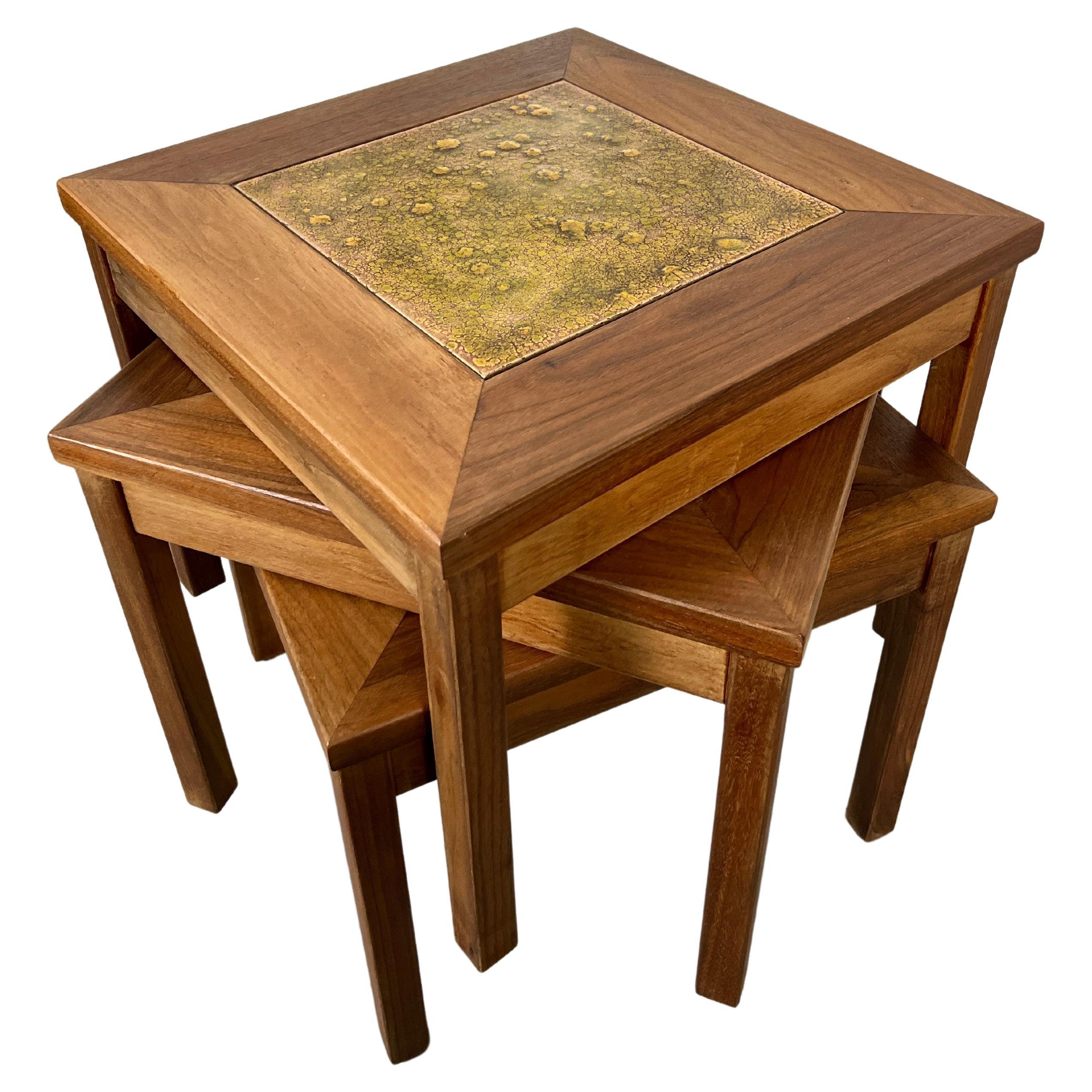 Tische aus Nussbaumholz mit Kupferfliesenplatte von John Keal für Brown Saltman im Angebot