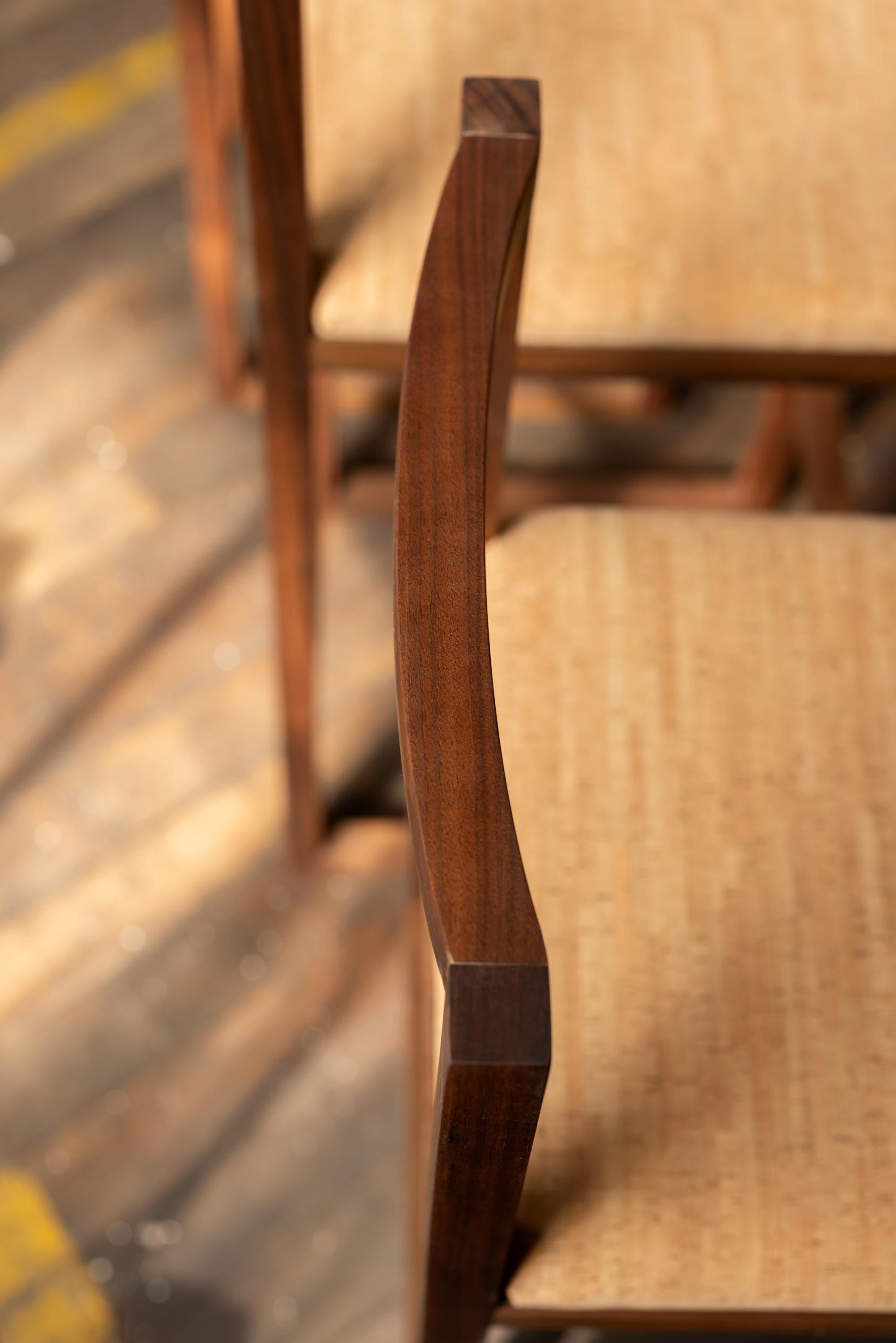 American Craftsman Tabouret de bar en bois de noyer et liège, ensemble de quatre (4) sièges de bar style chaise Porto en vente