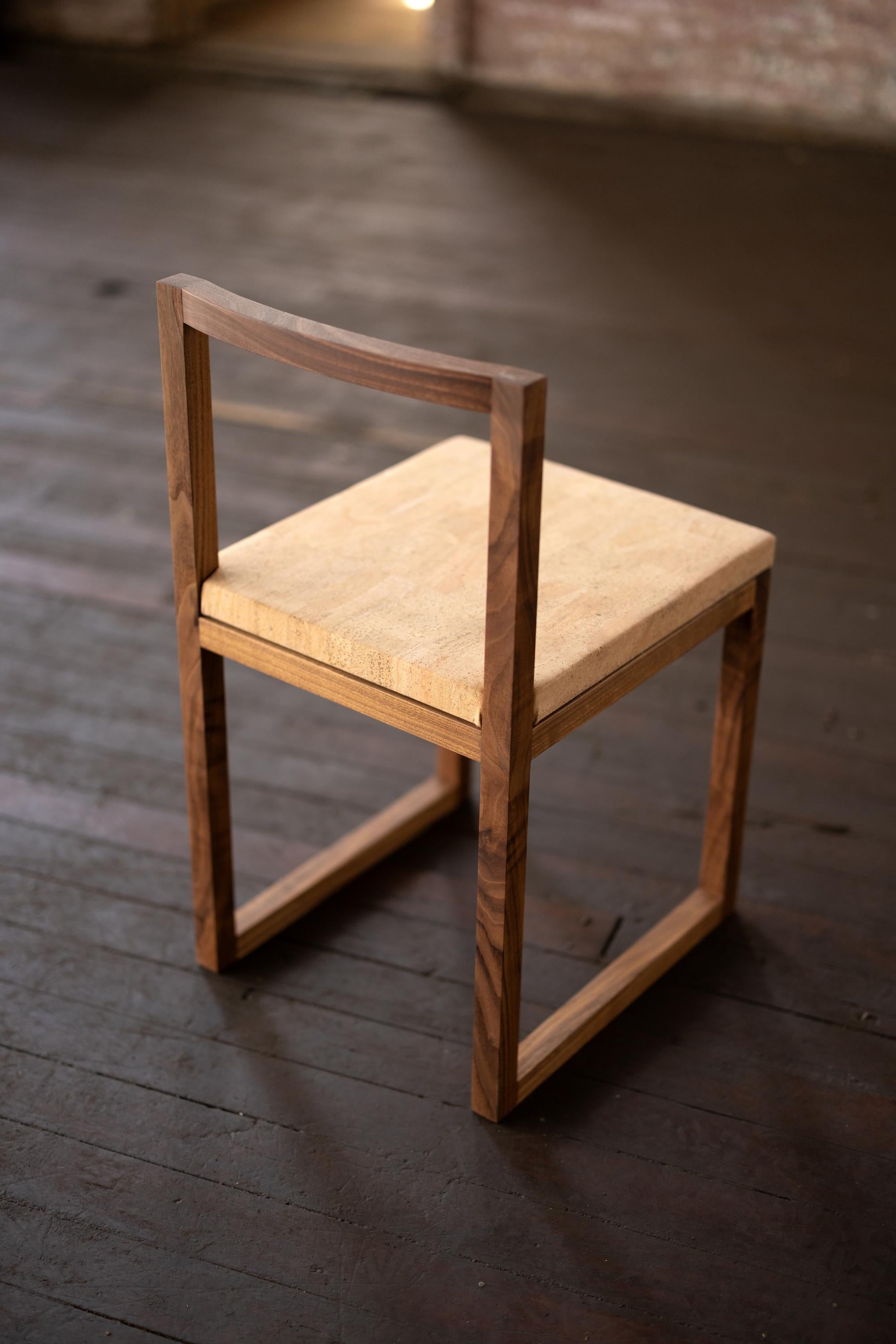 American Craftsman Chaise Porto en bois de noyer et liège, chaise de bureau de salle à manger ou d'écriture en vente
